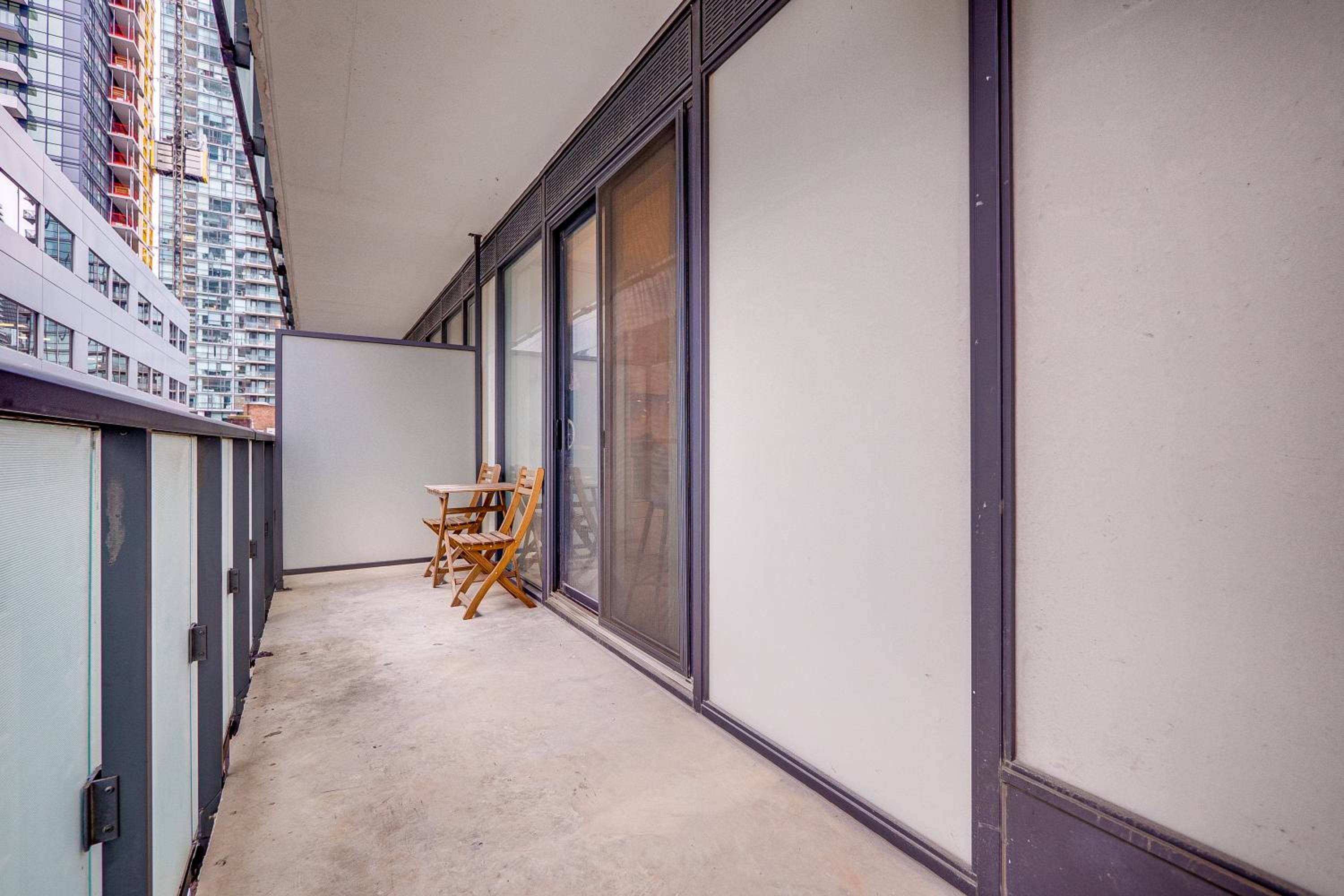 Modern Suite on Peter St - City View