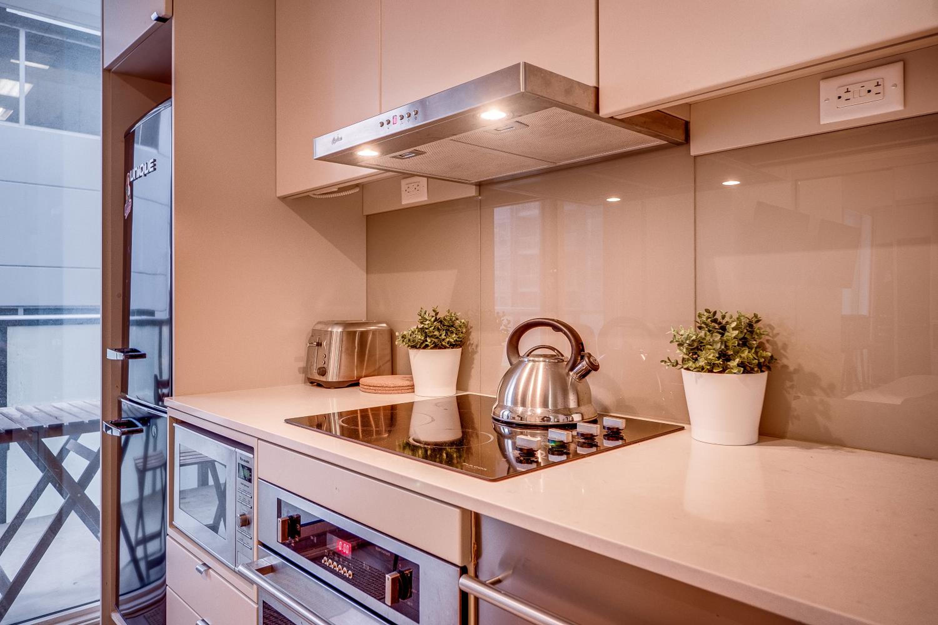 Modern Suite on Peter St - City View