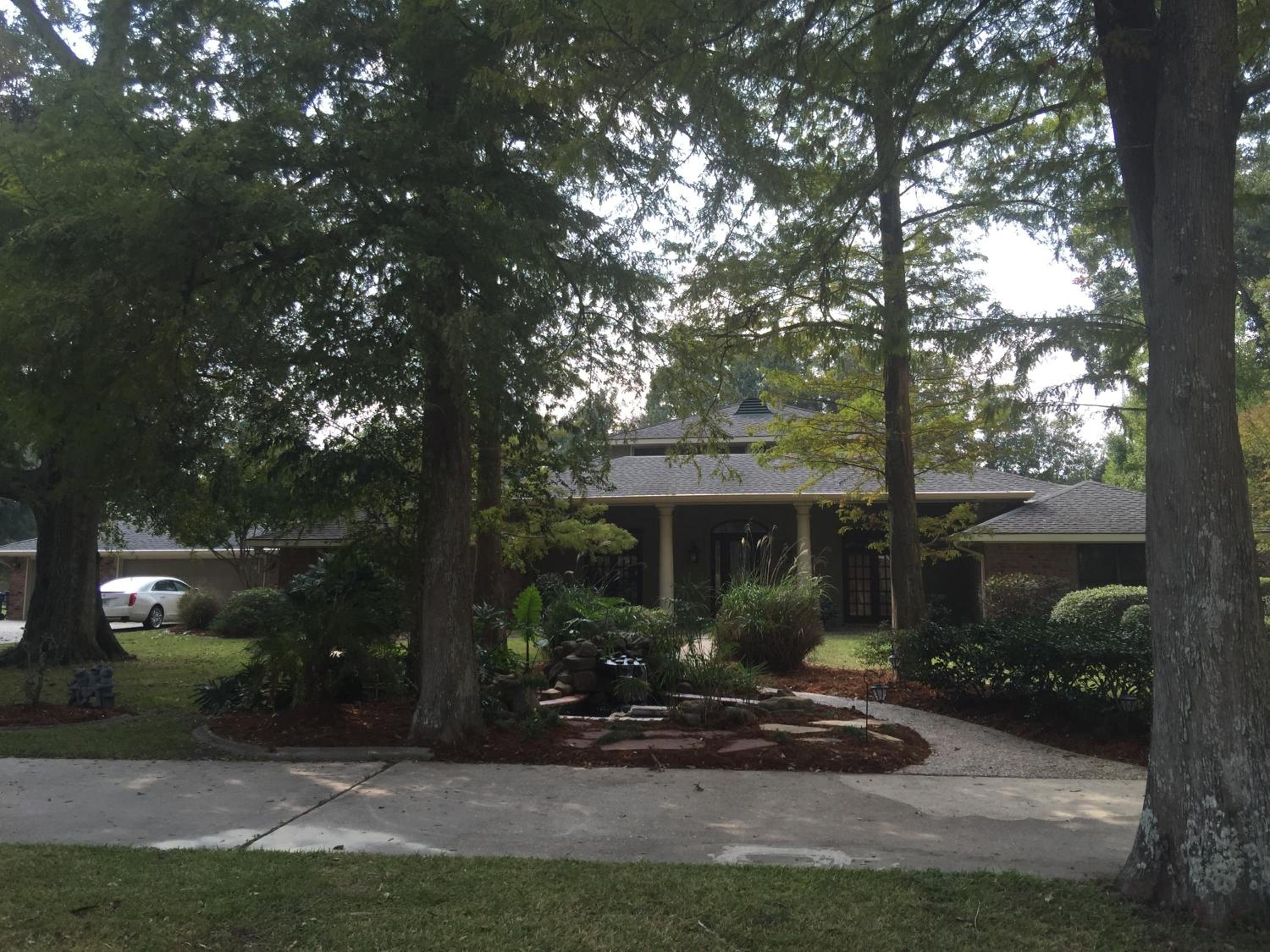 Hotel Louisiana Cajun Mansion