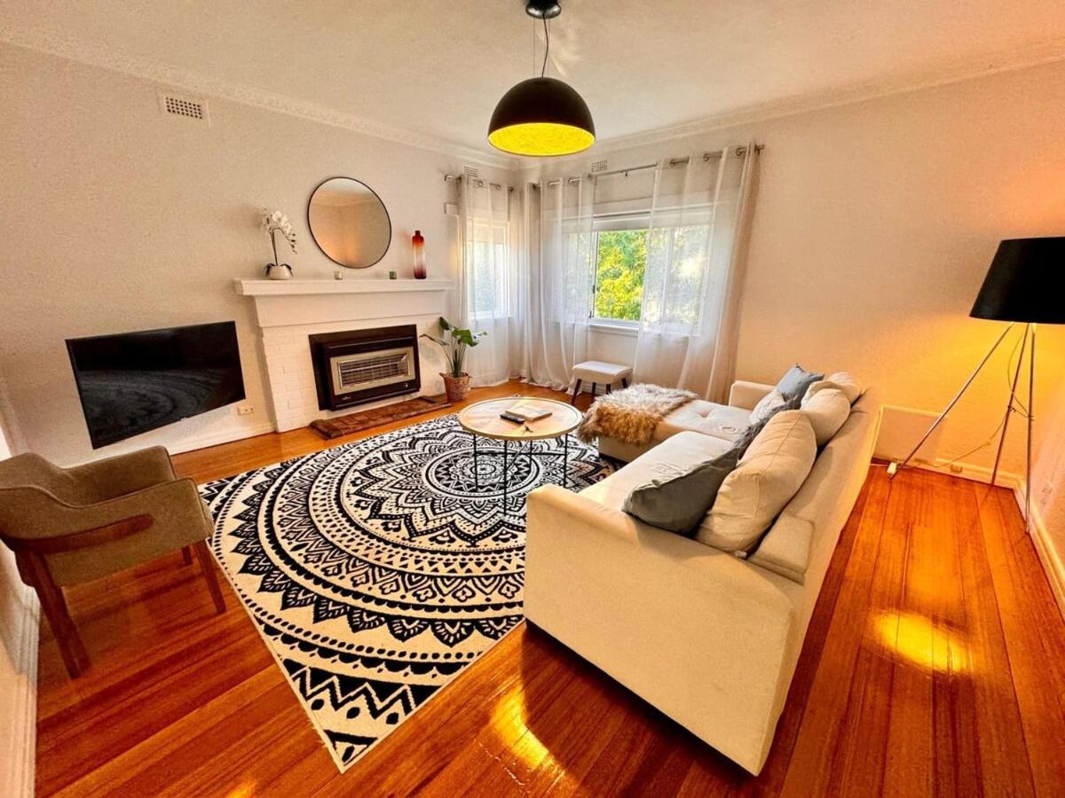 1 Bedroom Art Deco Apt With Study