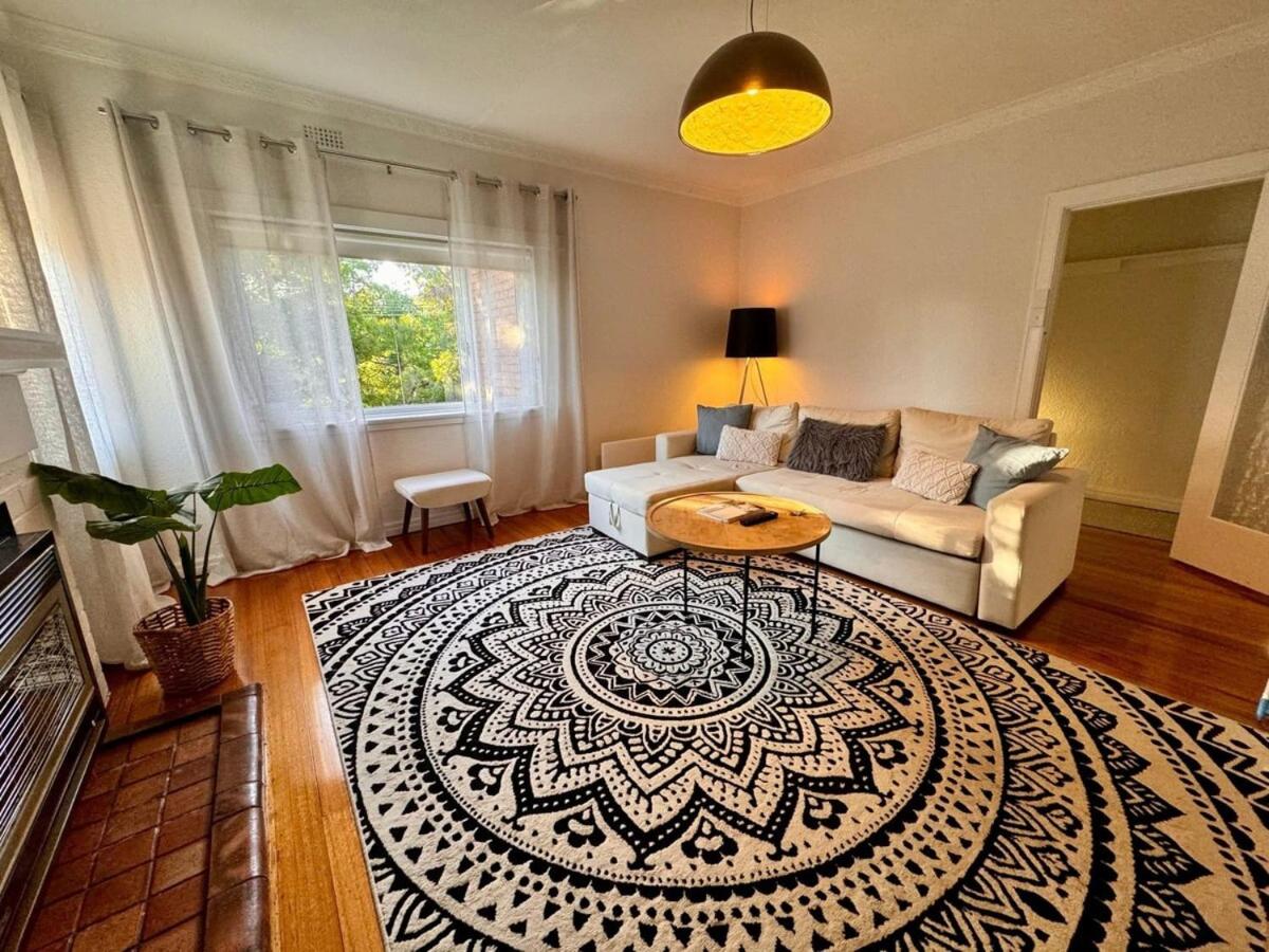 1 Bedroom Art Deco Apt With Study