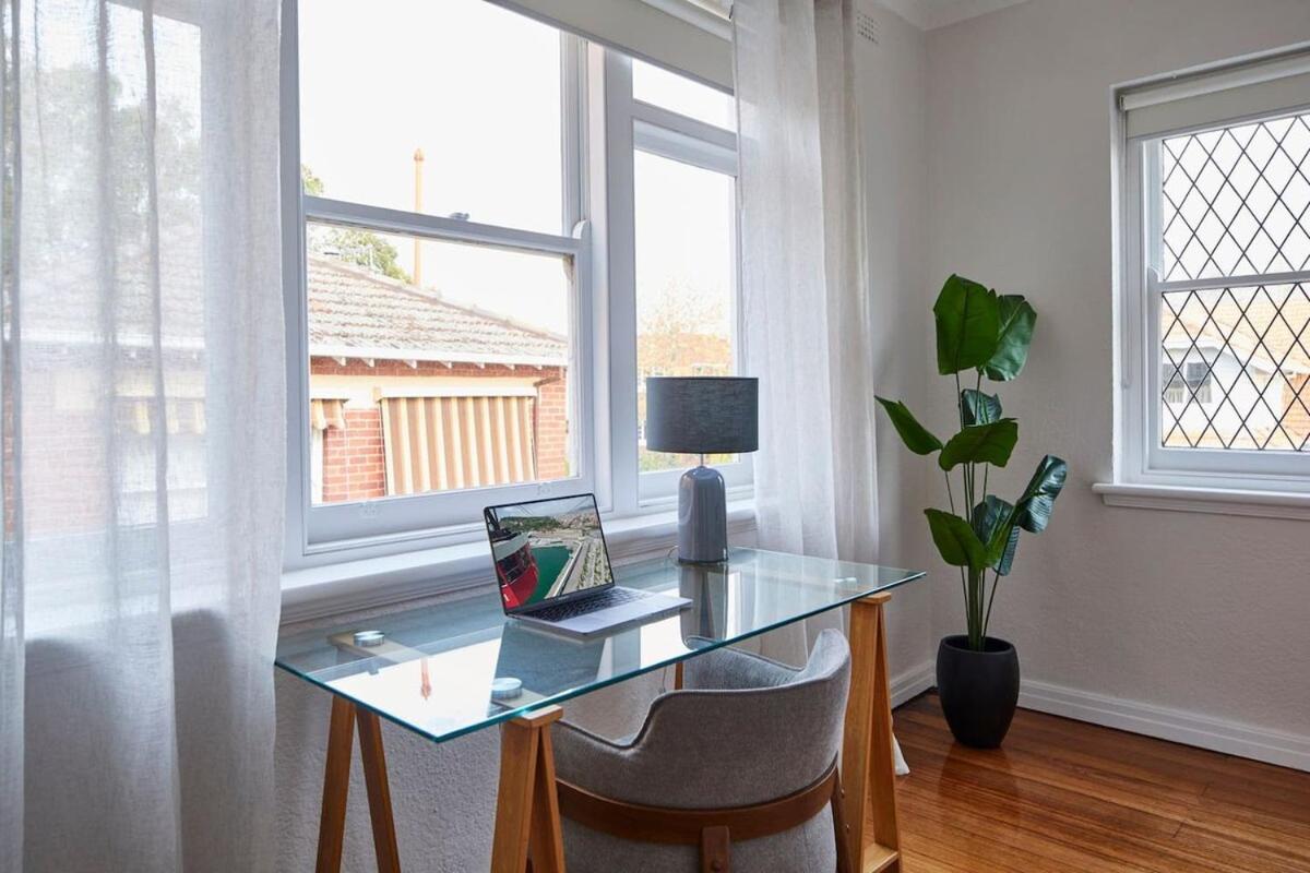 1 Bedroom Art Deco Apt With Study