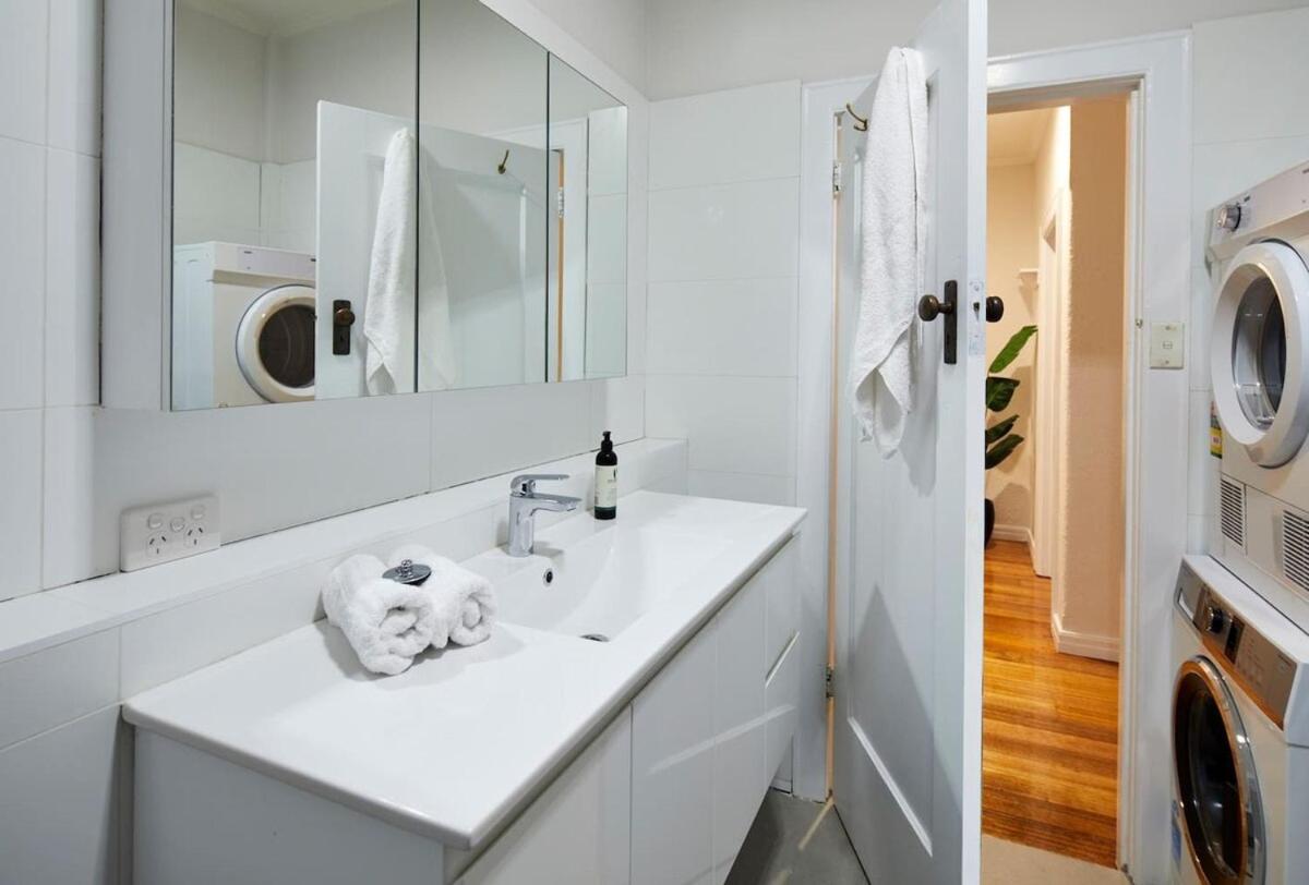1 Bedroom Art Deco Apt With Study