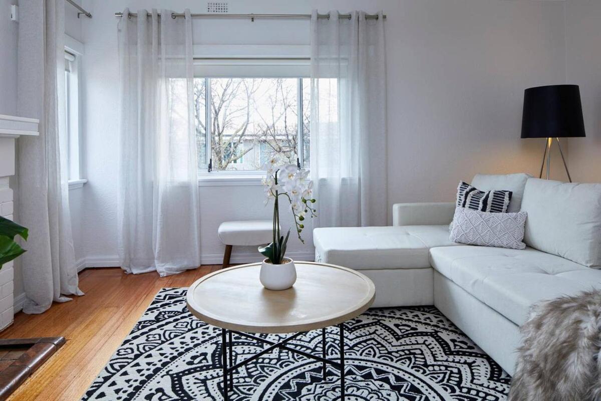 1 Bedroom Art Deco Apt With Study