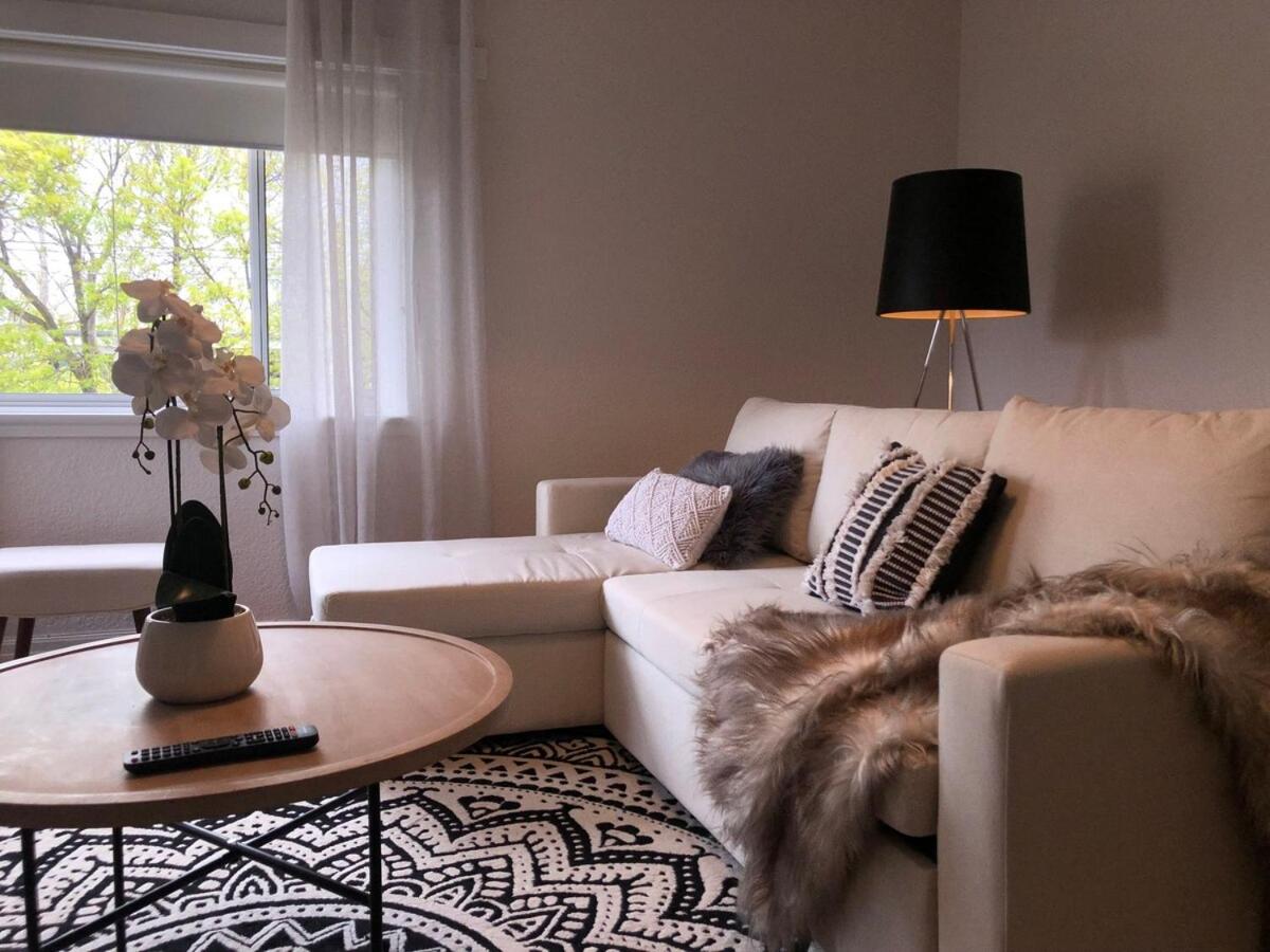 1 Bedroom Art Deco Apt With Study