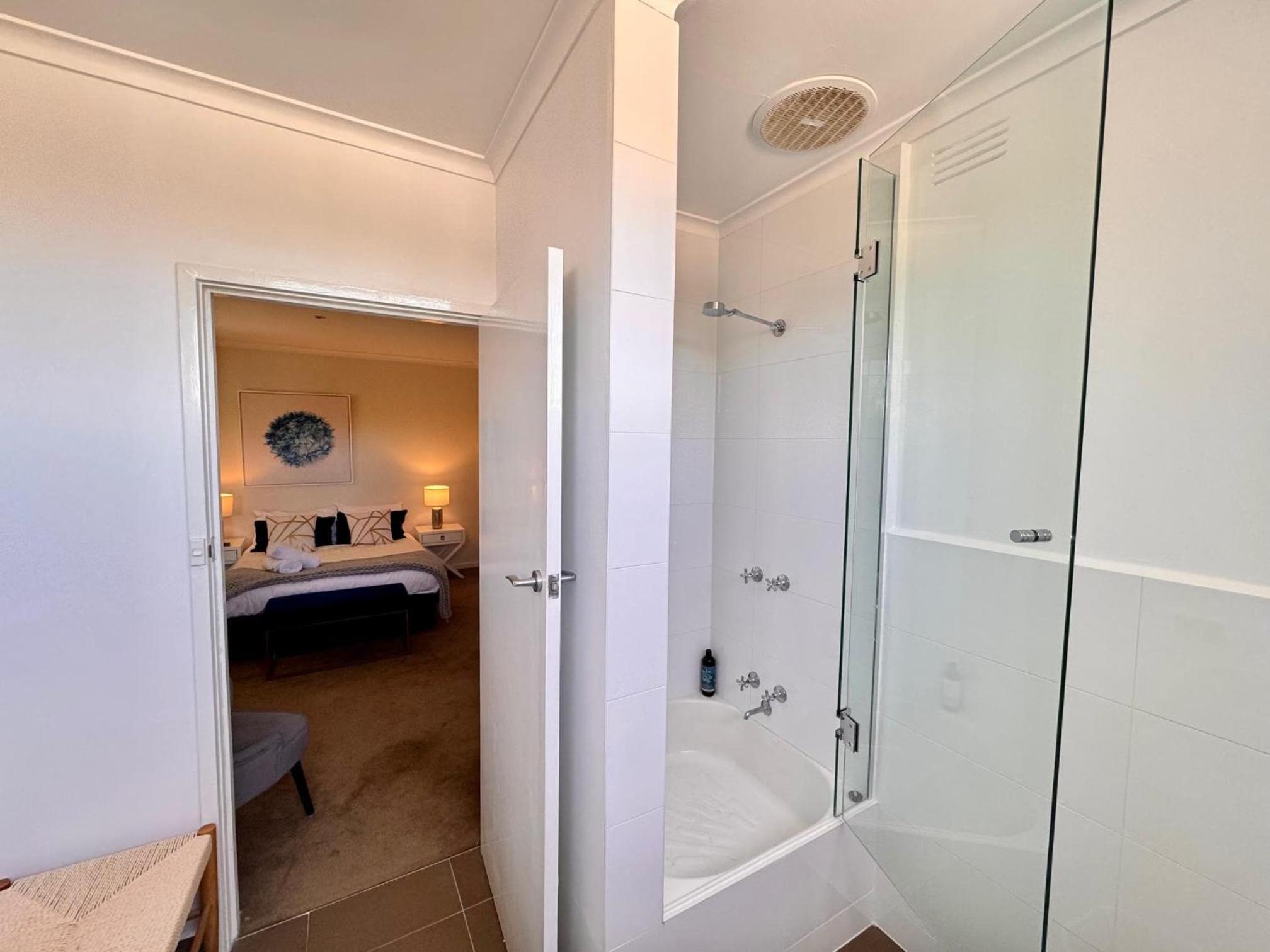 Windsor Prahran Sunny Spacious 1 Bed with Sunroom