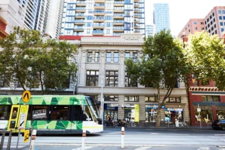 Windsor Prahran Sunny Spacious 1 Bed with Sunroom