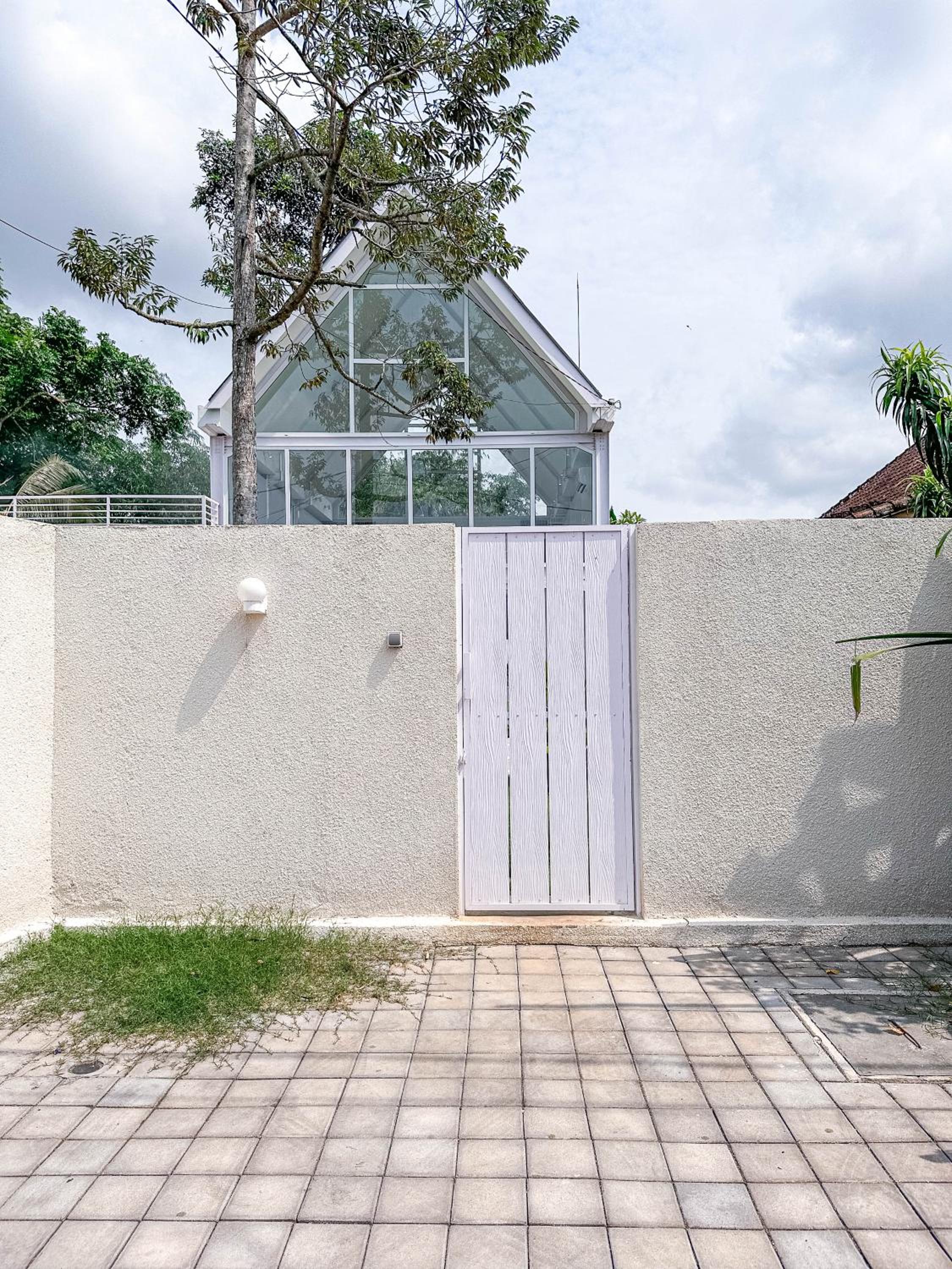 White Villa Ubud by Supala