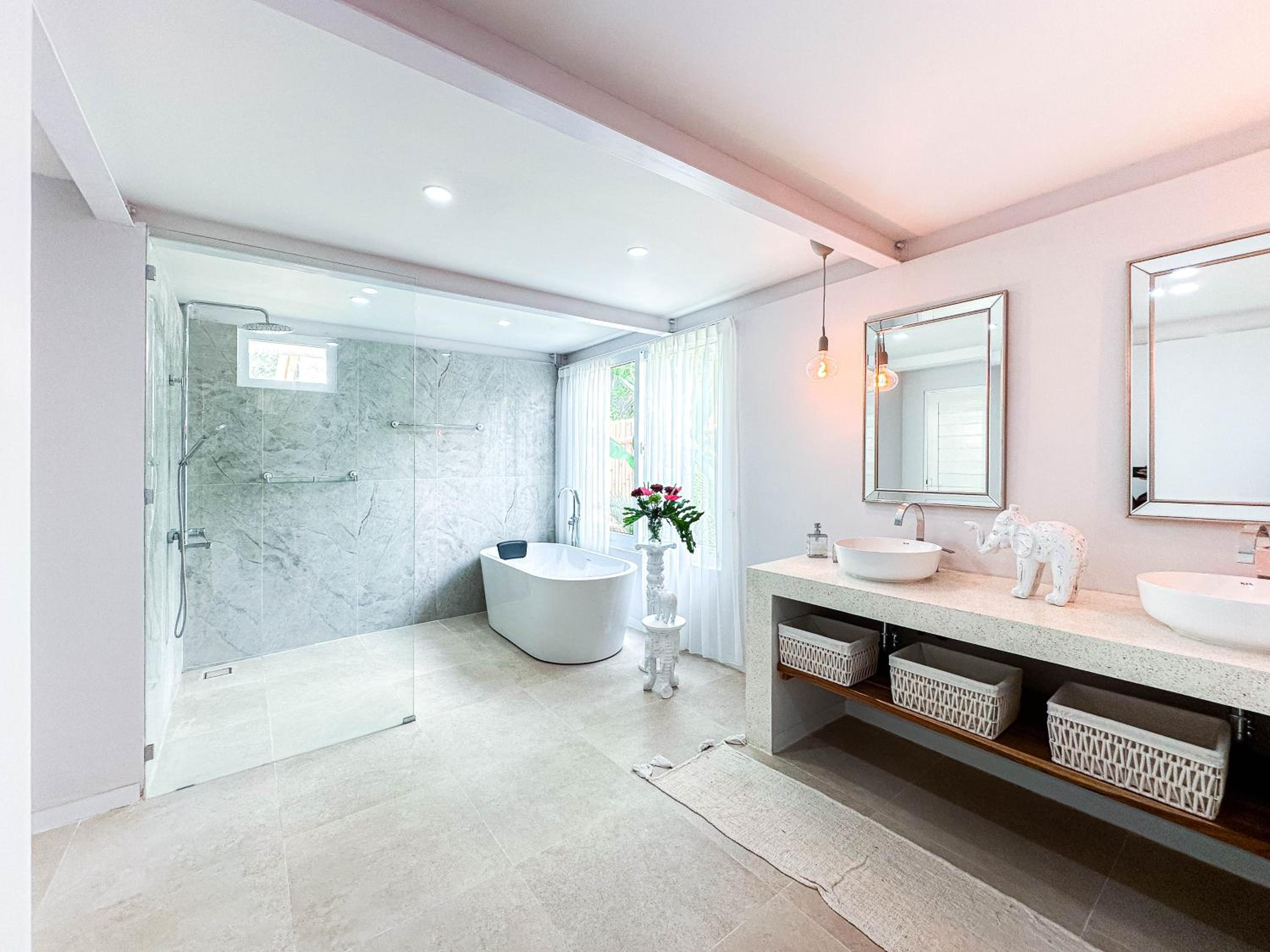 White Villa Ubud by Supala