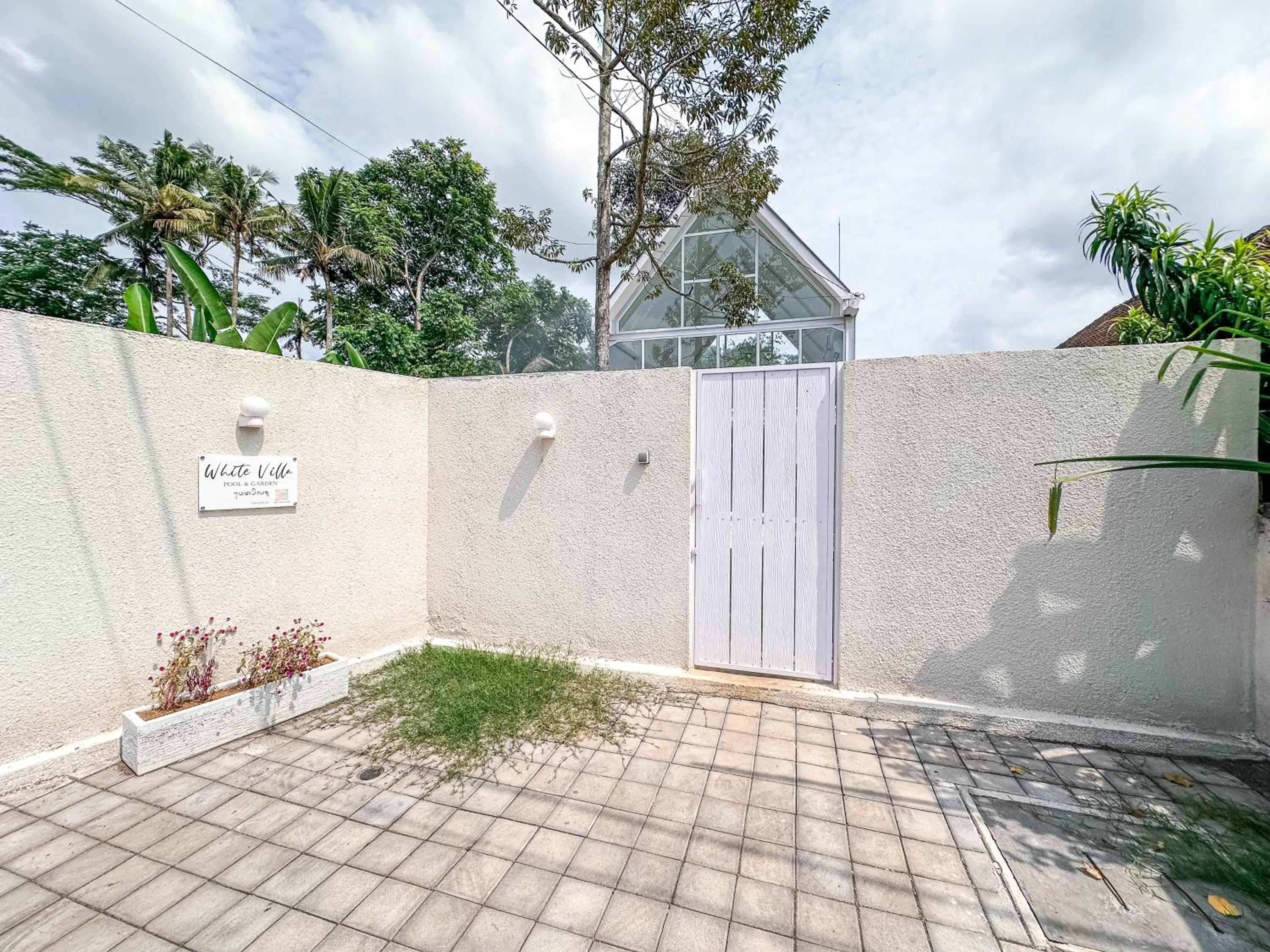 White Villa Ubud by Supala