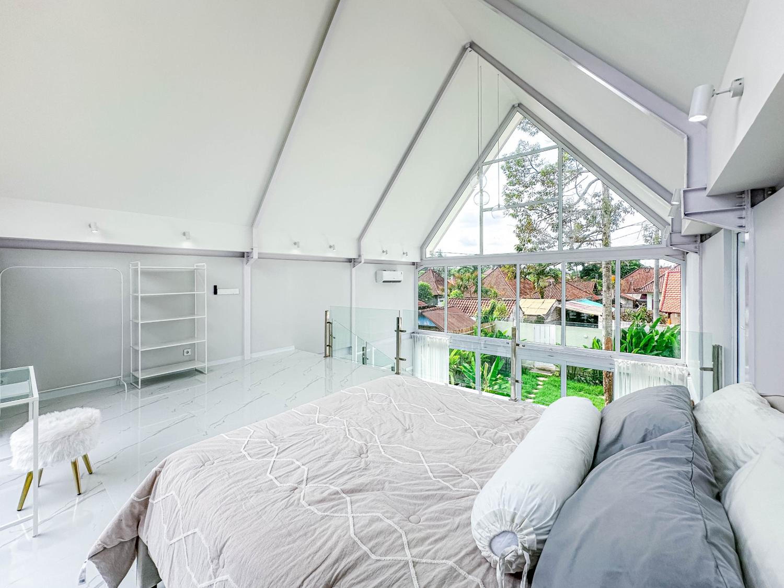 White Villa Ubud by Supala
