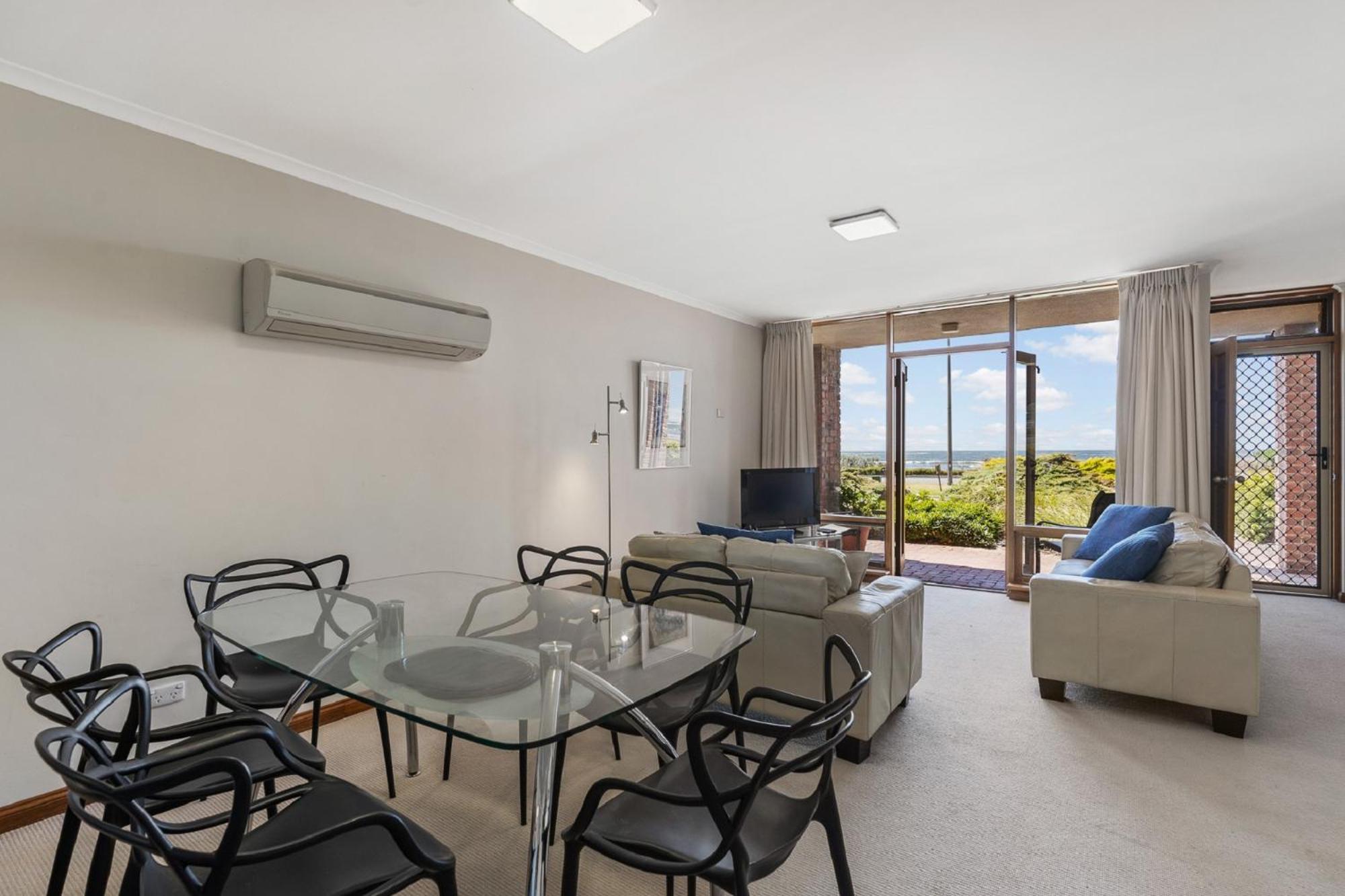 By The Sea Beachfront Apartment Wifi