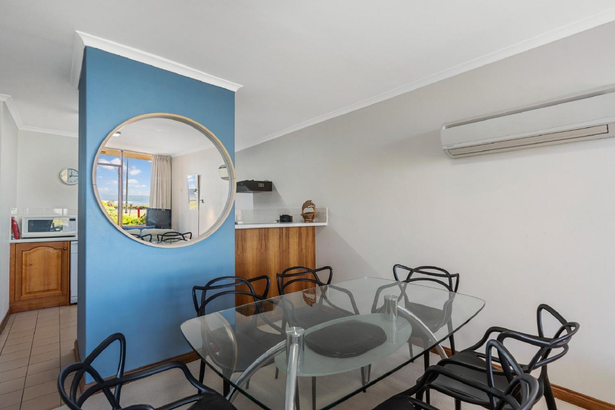 By The Sea Beachfront Apartment Wifi