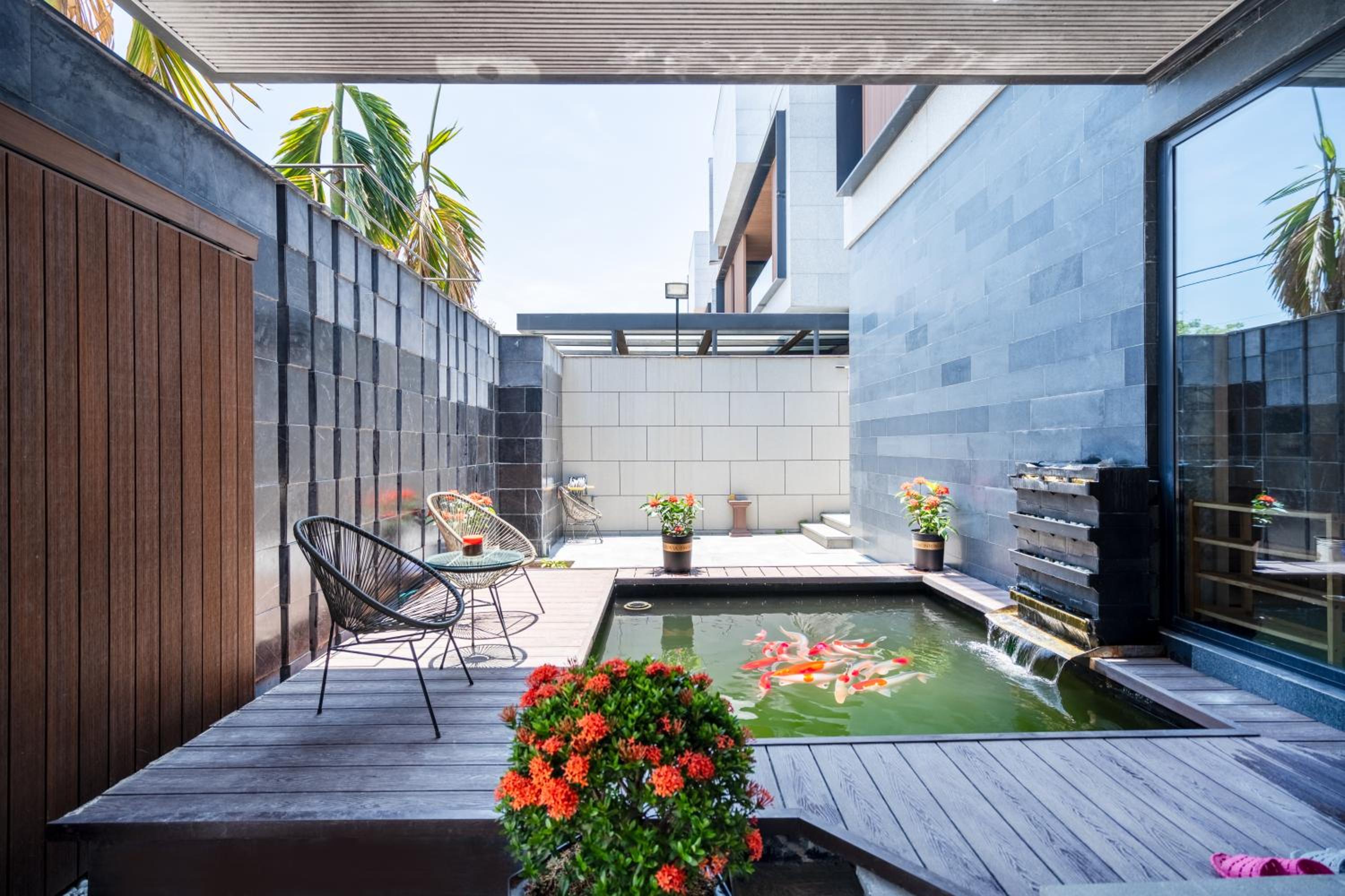 Deluxe Riverside Pool Villas Danang view 3