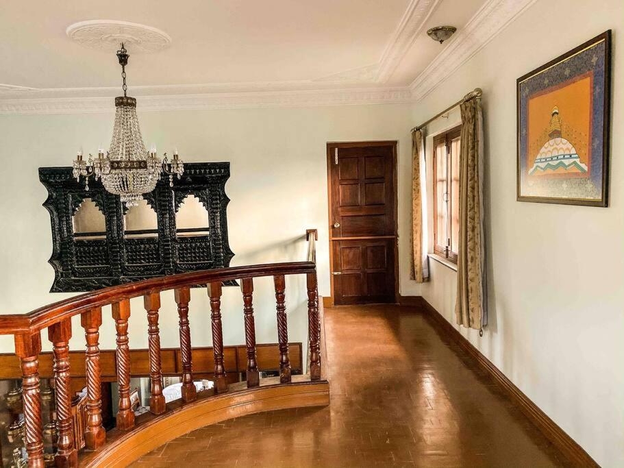 Cheerful 5-bedroom villa with garden and views view 3
