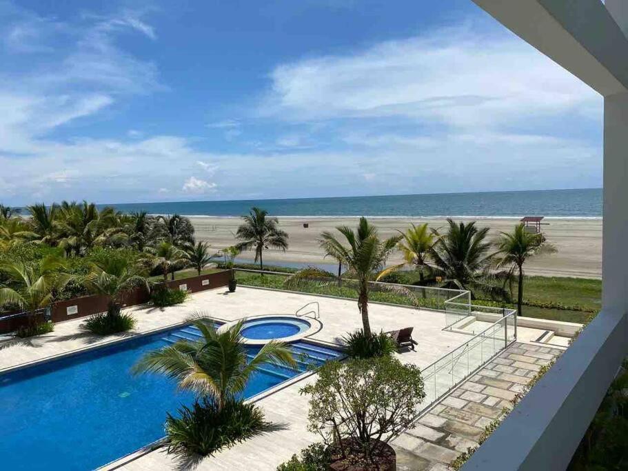 BeachFront Luxury Condo