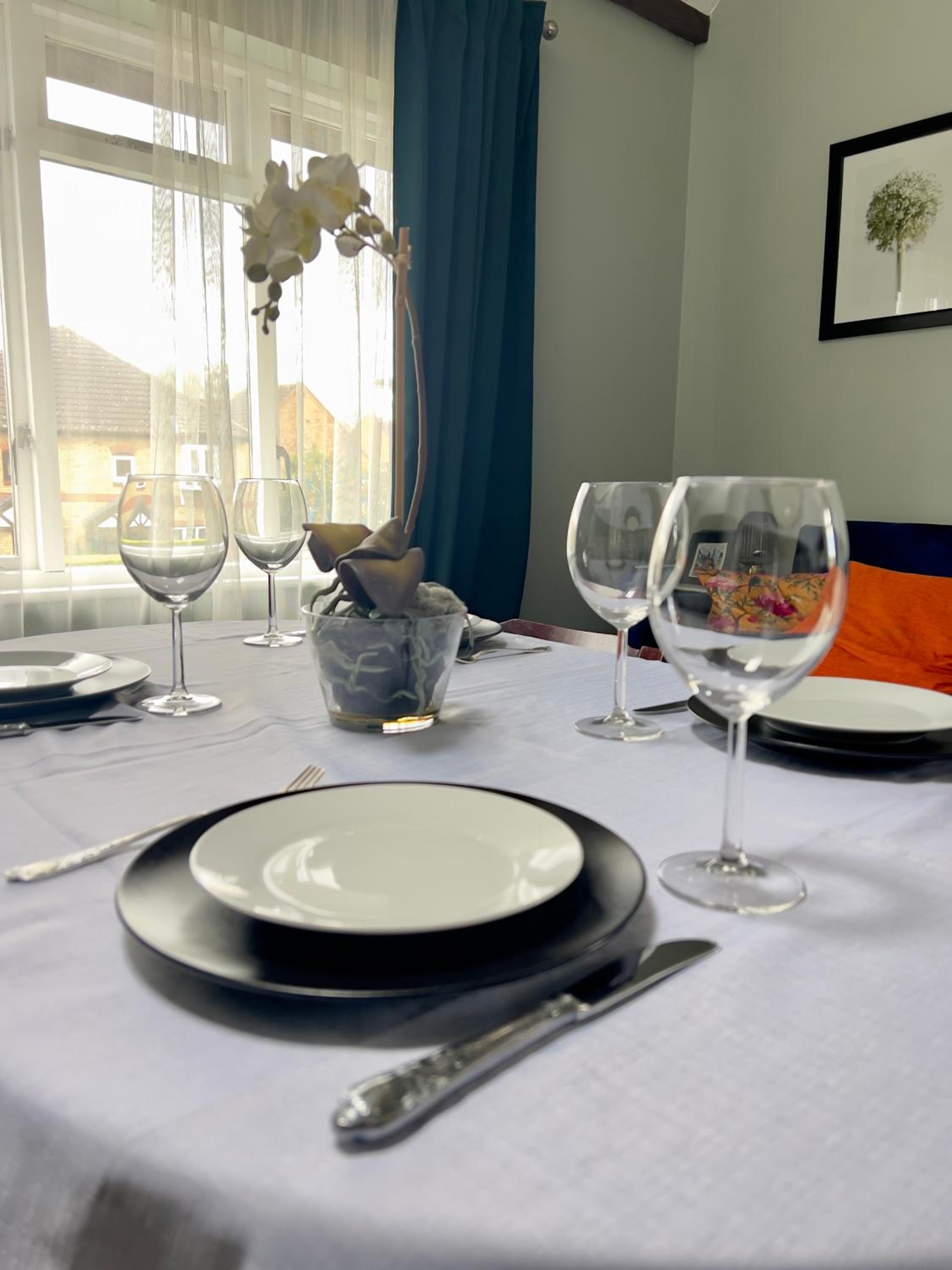 Beautiful apartment in Guildford with parking view 4