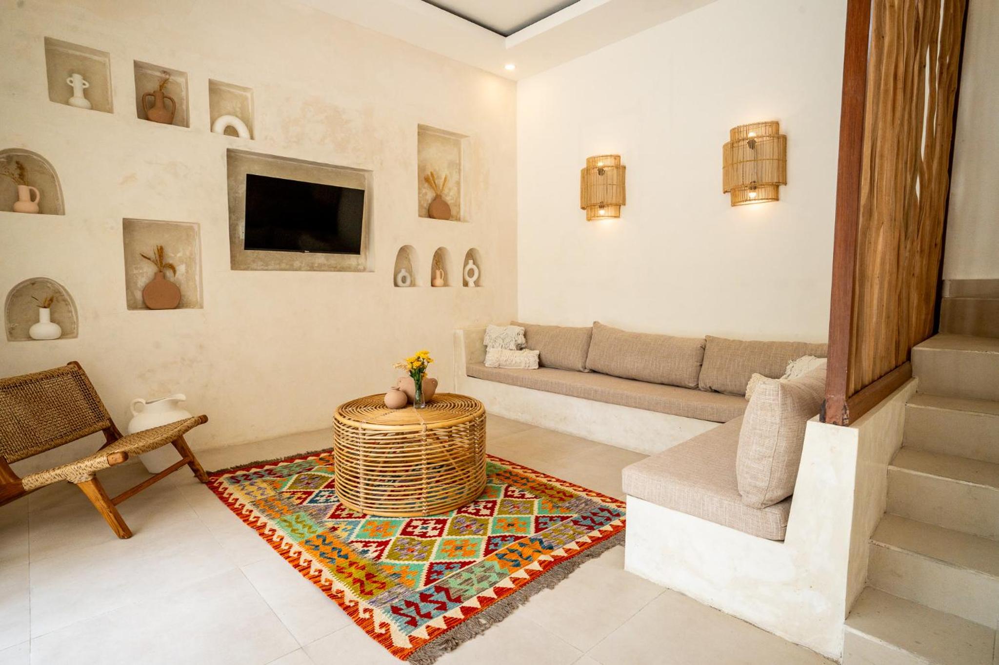 Villa Milos - Tropical 4BD Villa - 90 Seconds To The Beach view 3