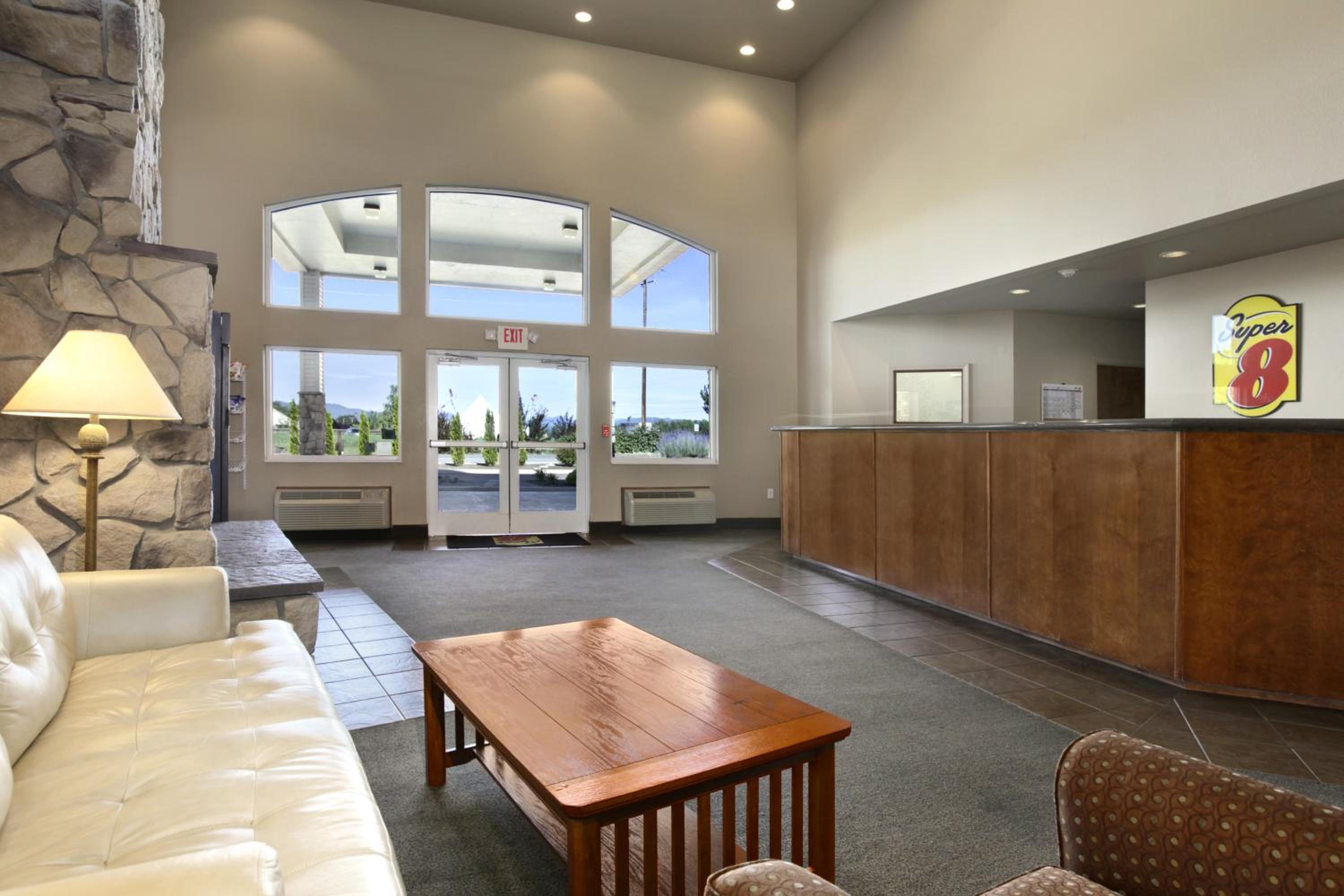 Super 8 by Wyndham Central Pt Medford - Property Image 13