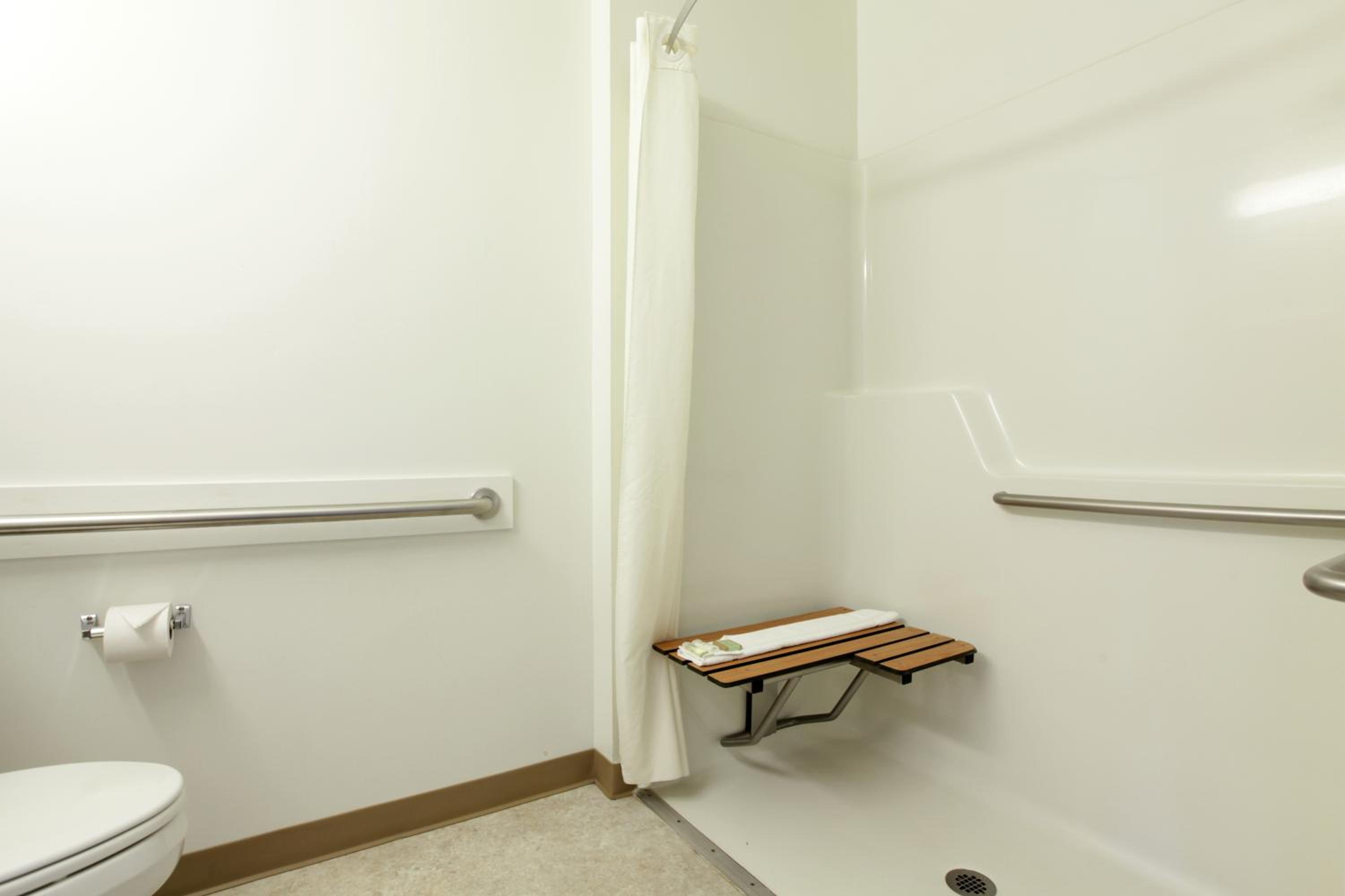 Super 8 by Wyndham Central Pt Medford - Property Image 2