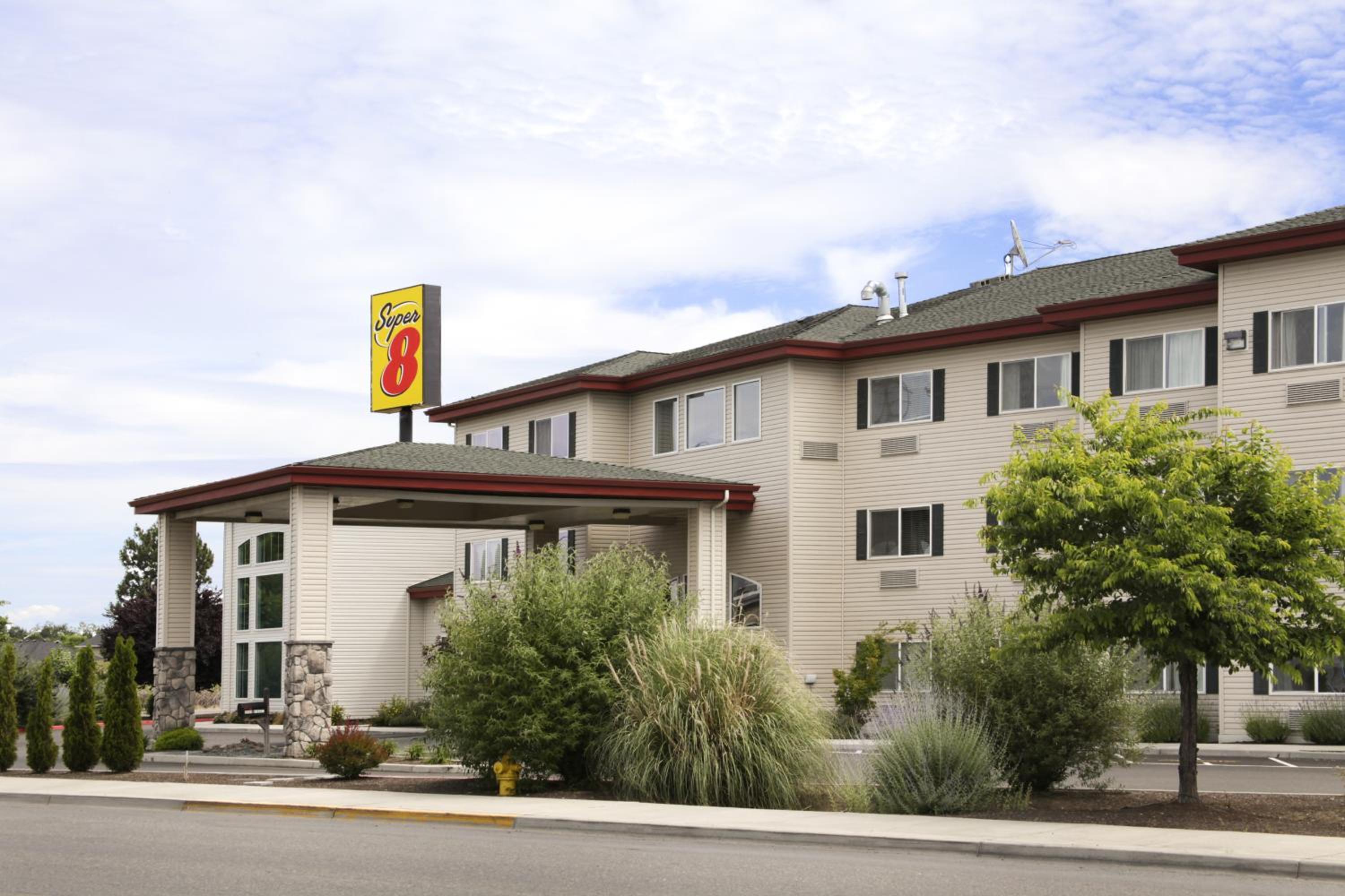 Super 8 by Wyndham Central Pt Medford - Property Image 14