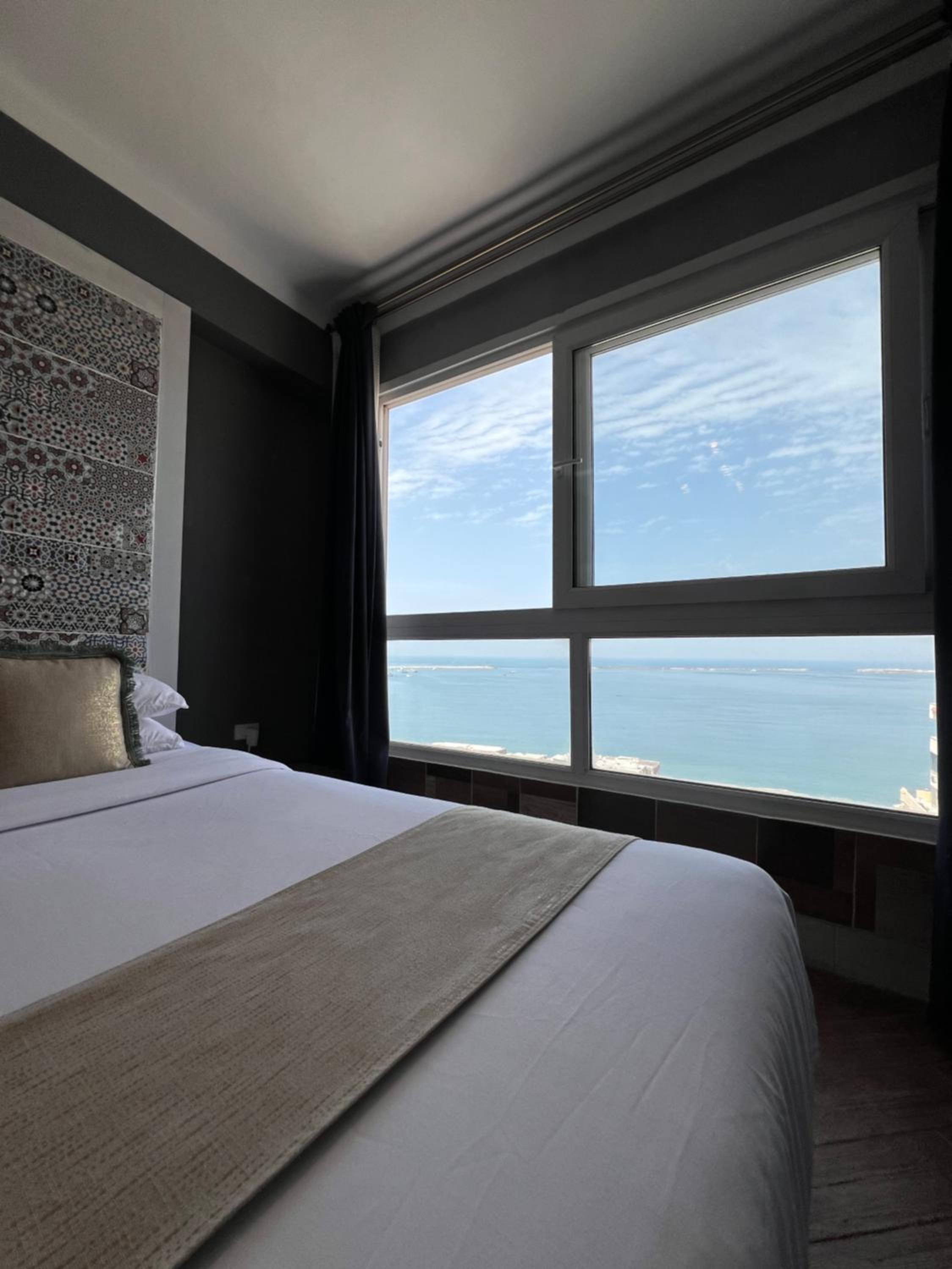 Downtown Sea View Suites view 3