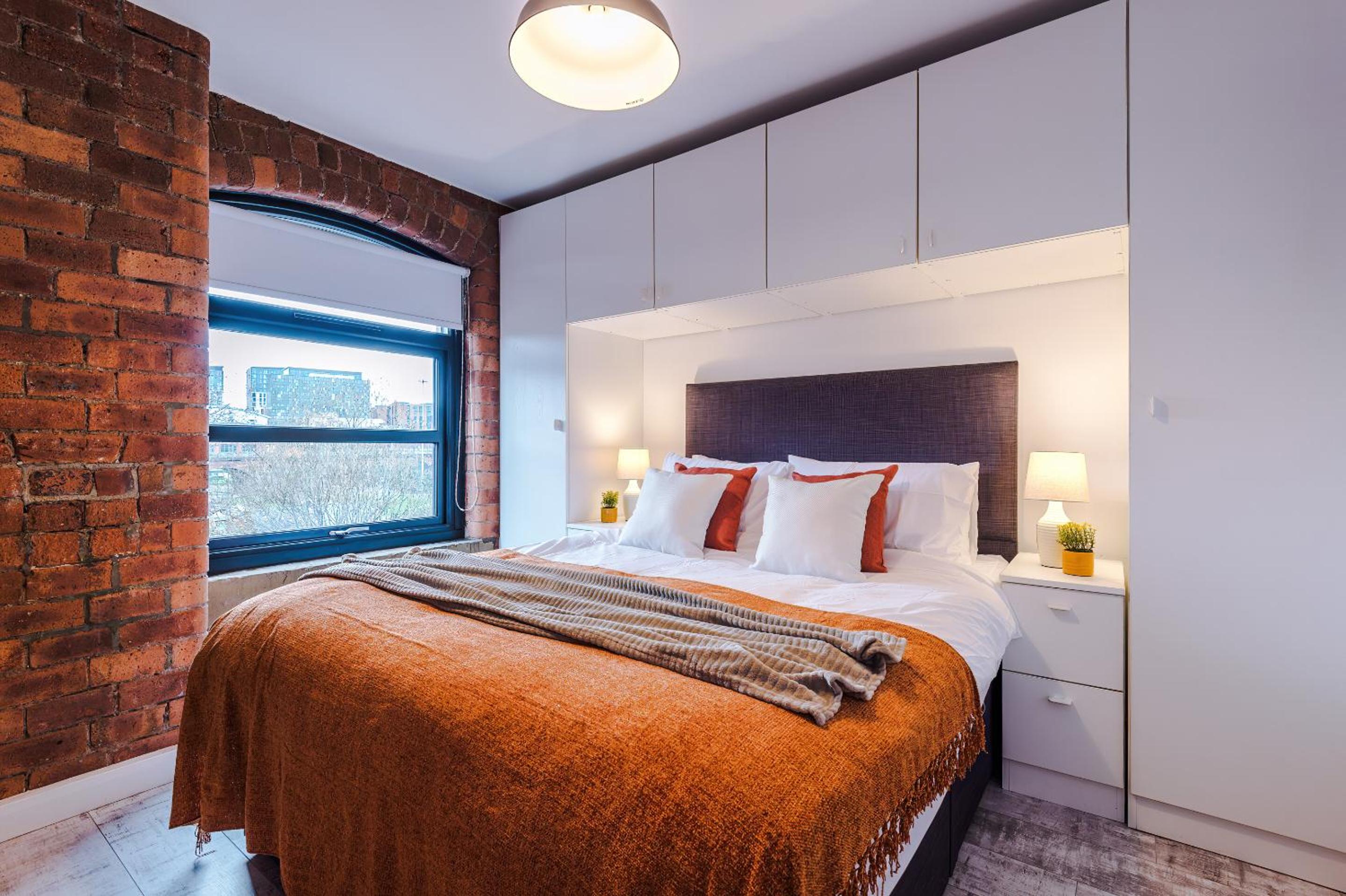 2 King Size Beds in Manhattan styled Oversize Apartment view 4