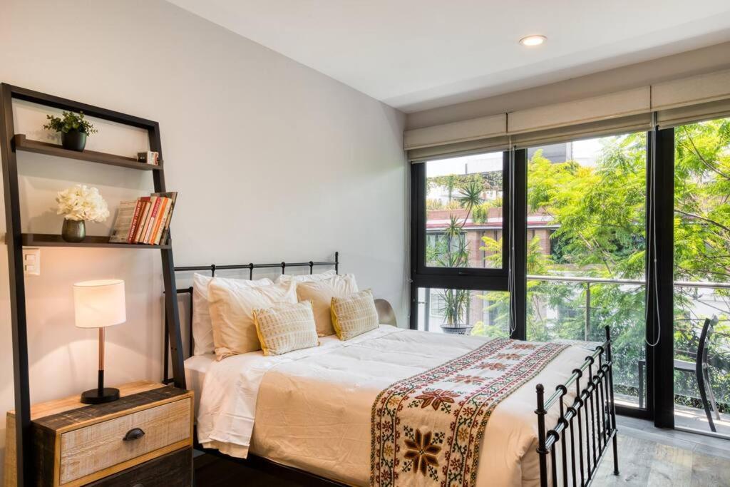 Chic Condesa Apt - Private Rooftop & Home Office photo 5