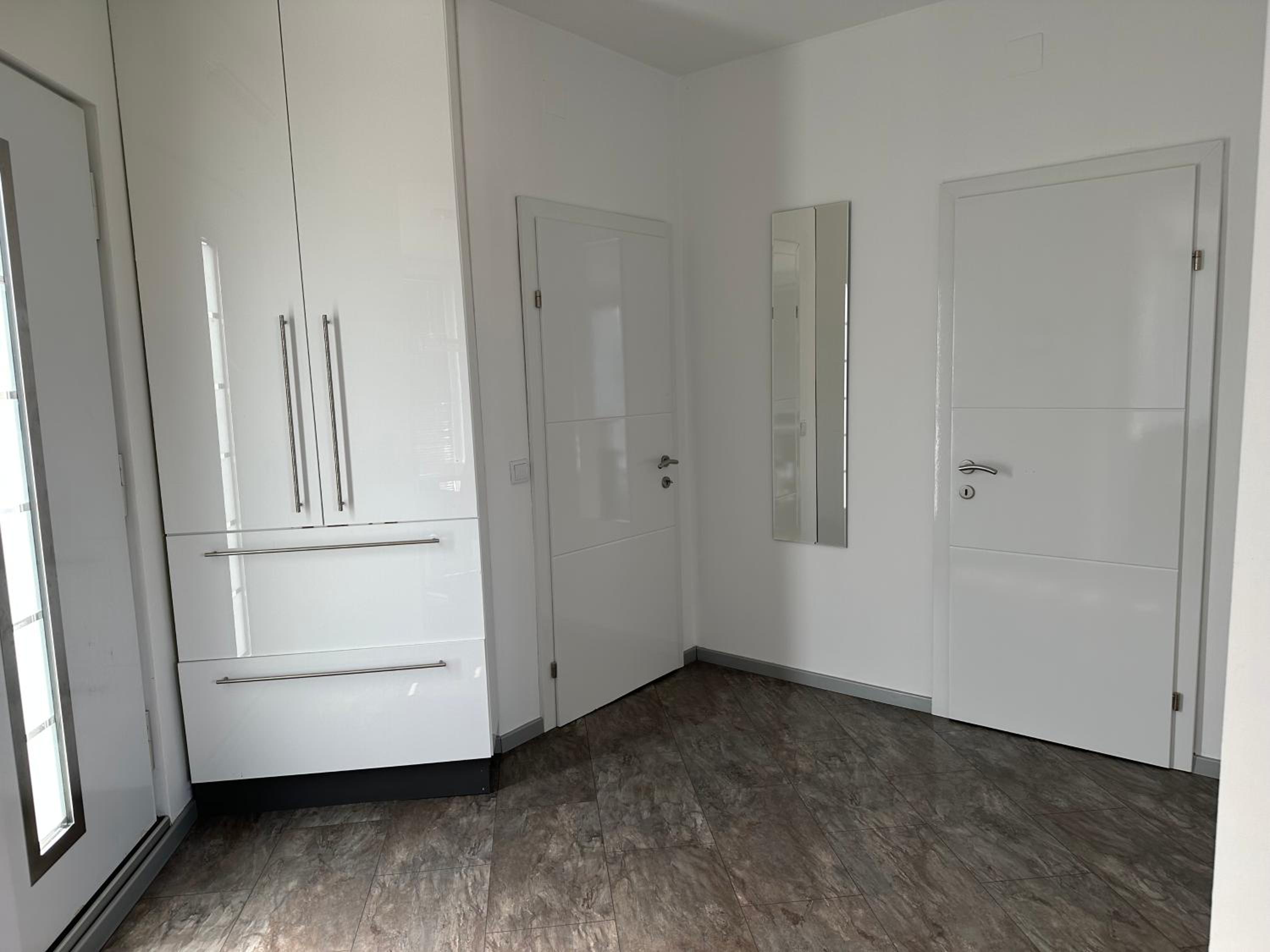 Cozy Apartment next Outlet Center & Airport with Pool & Garden