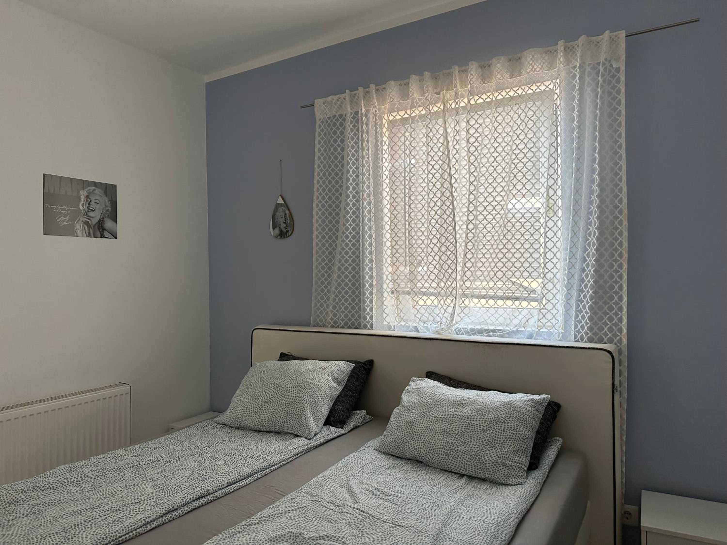 Cozy Apartment next Outlet Center & Airport with Pool & Garden