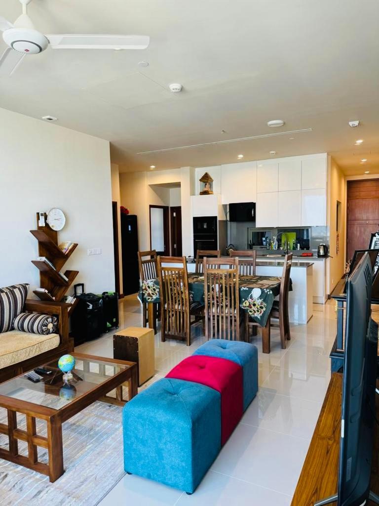 Luxury 3BR Apartment for Rent, The Grand,Ward Place, Colombo 07 view 3