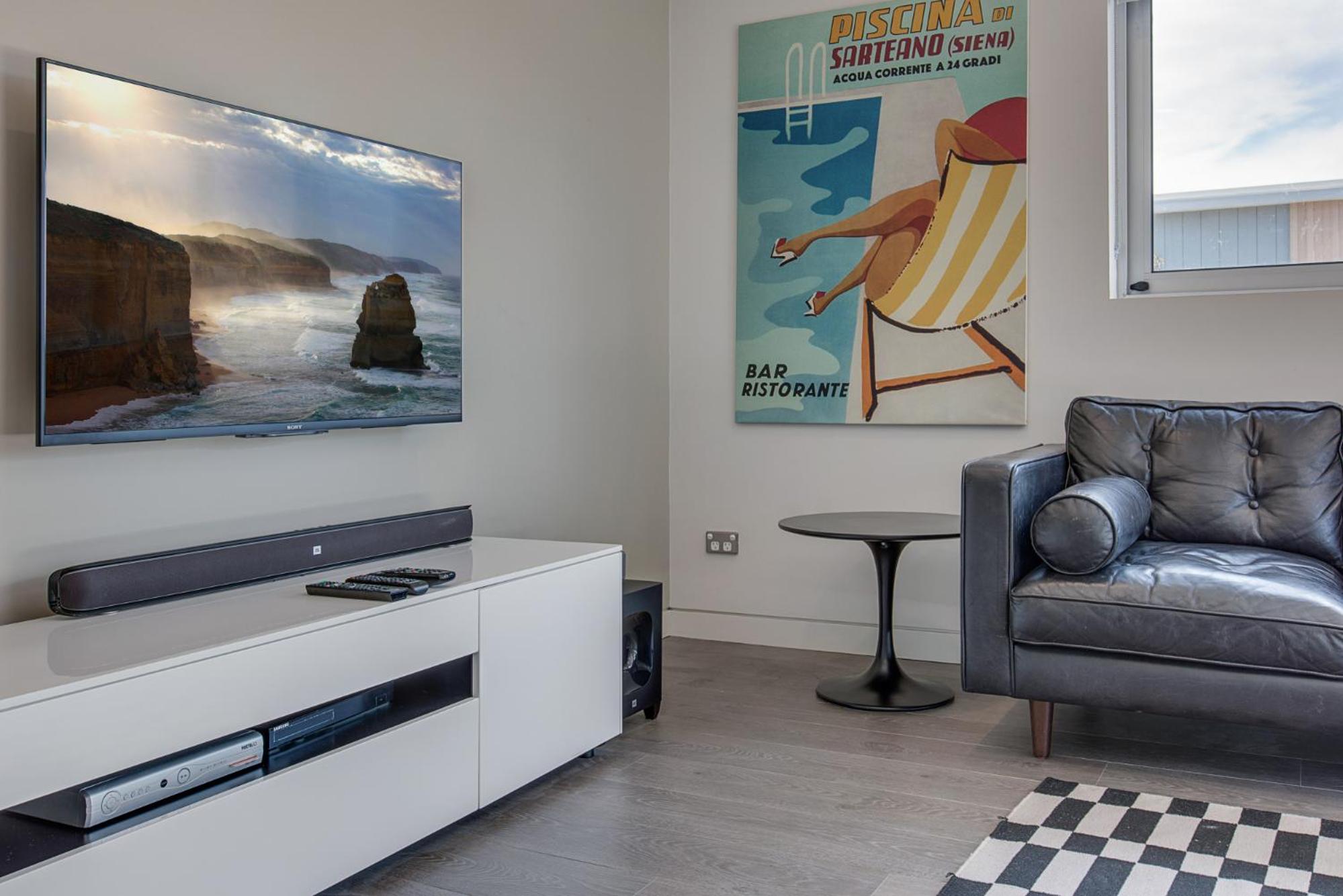 Explore Sydney from Stylish North Shore Apartment