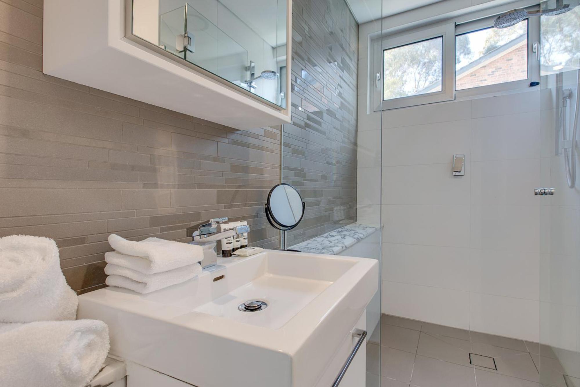 Explore Sydney from Stylish North Shore Apartment