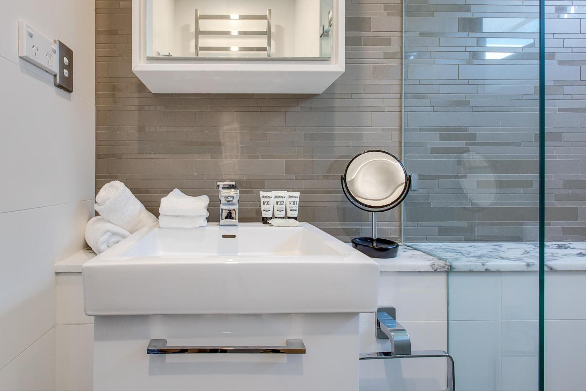 Explore Sydney from Stylish North Shore Apartment