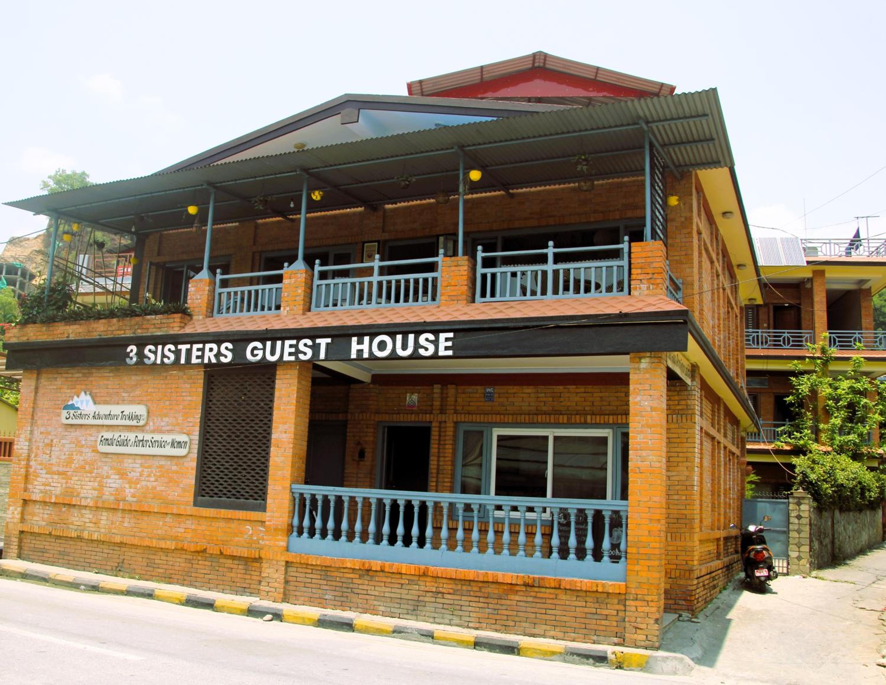 3 Sisters Guest House - Pokhara view 2