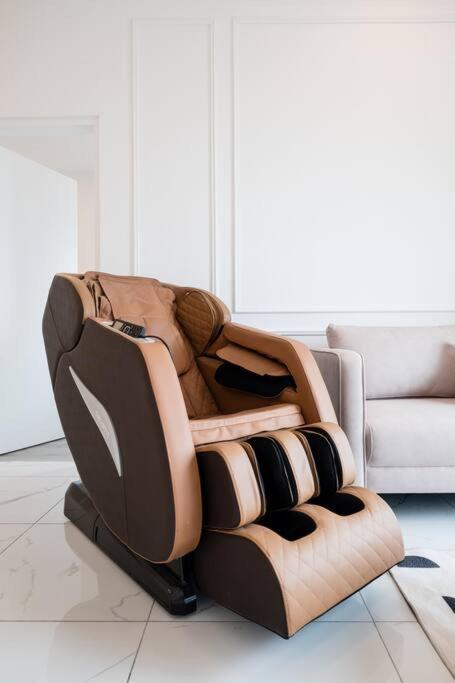 The Natural Nook Cubic Botanical Massage Chair