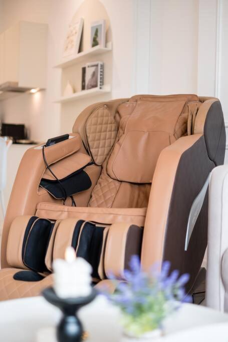 The Natural Nook Cubic Botanical Massage Chair