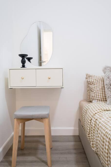The Natural Nook Cubic Botanical Massage Chair