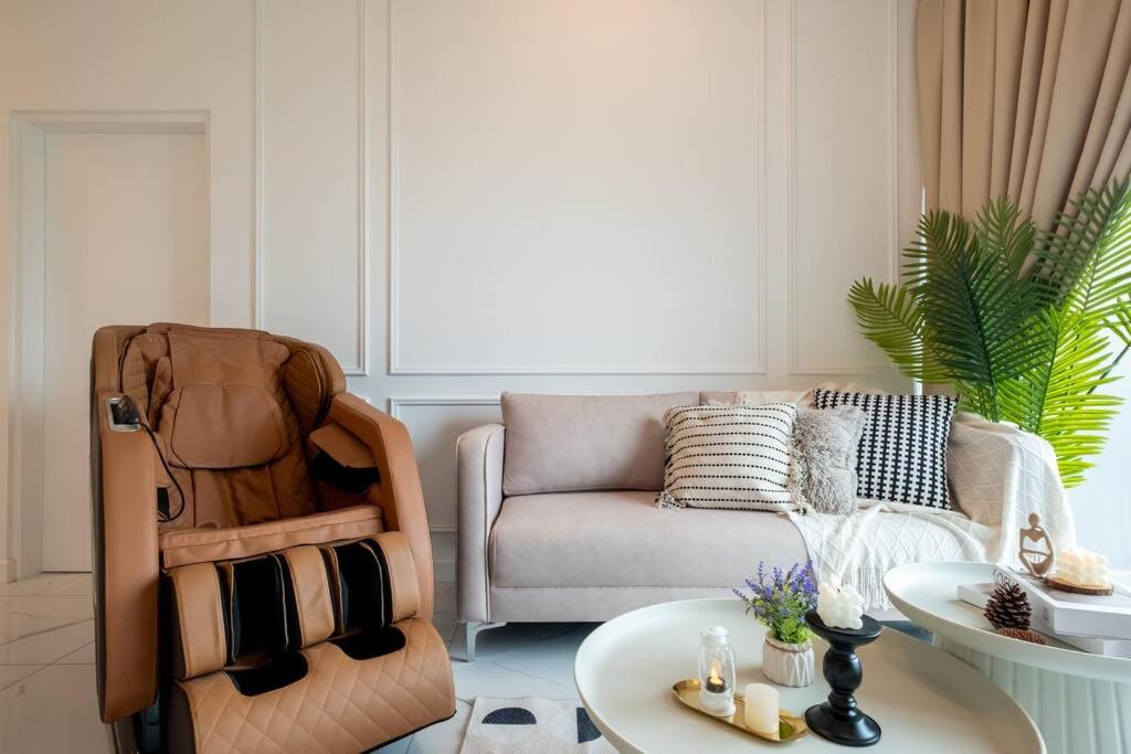 The Natural Nook Cubic Botanical Massage Chair
