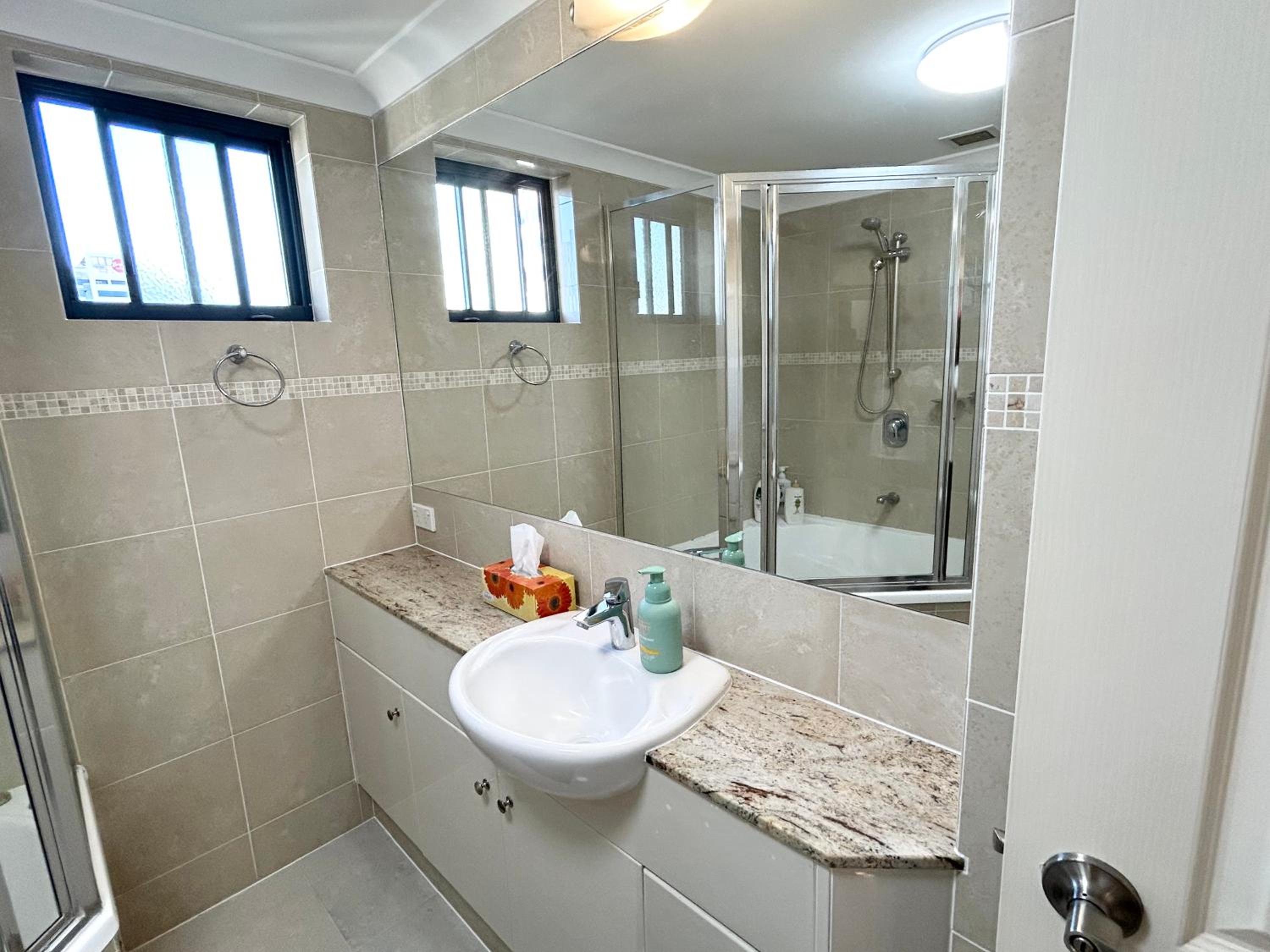City view Rooms in shared apartment
