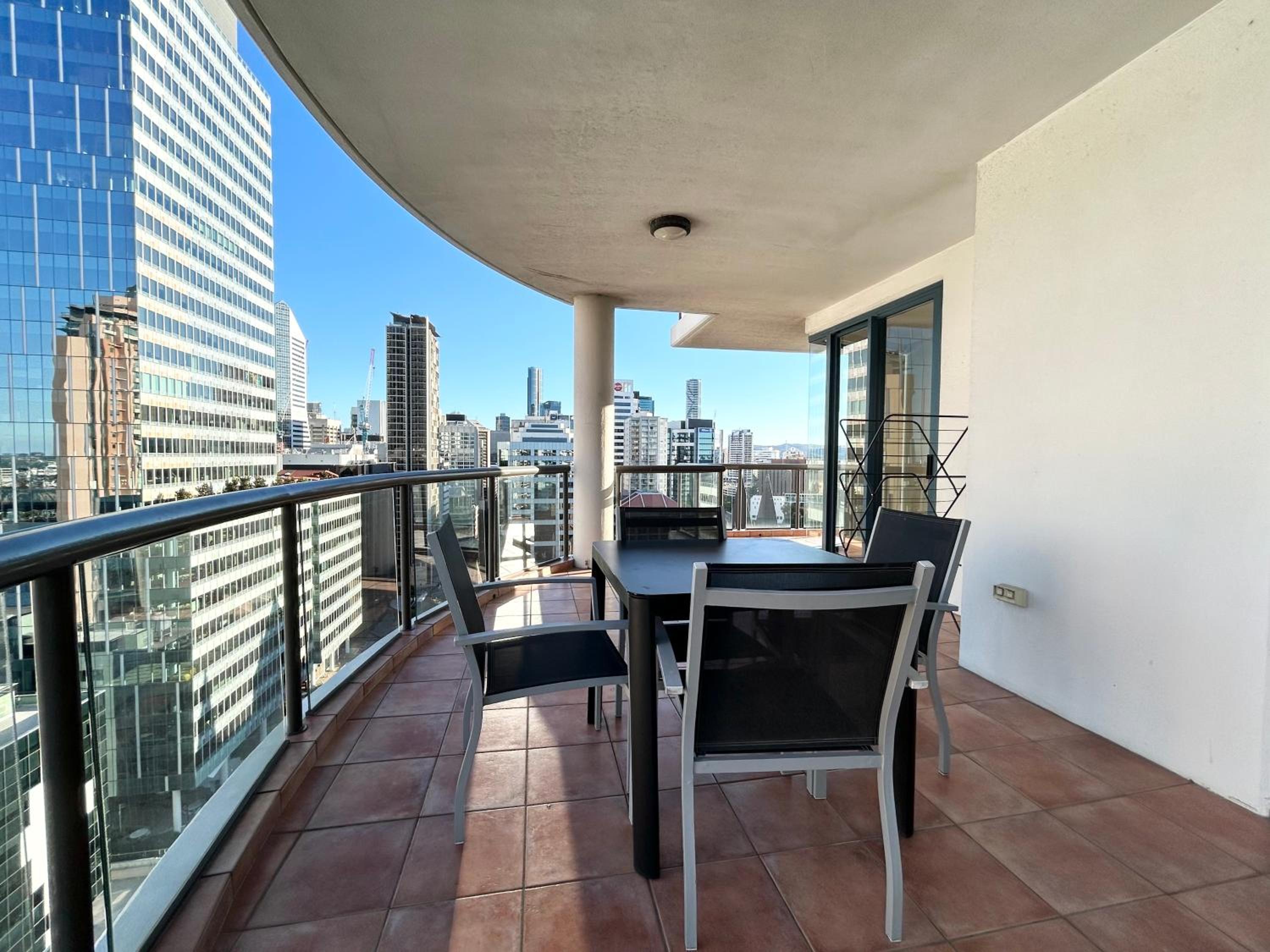 City view Rooms in shared apartment