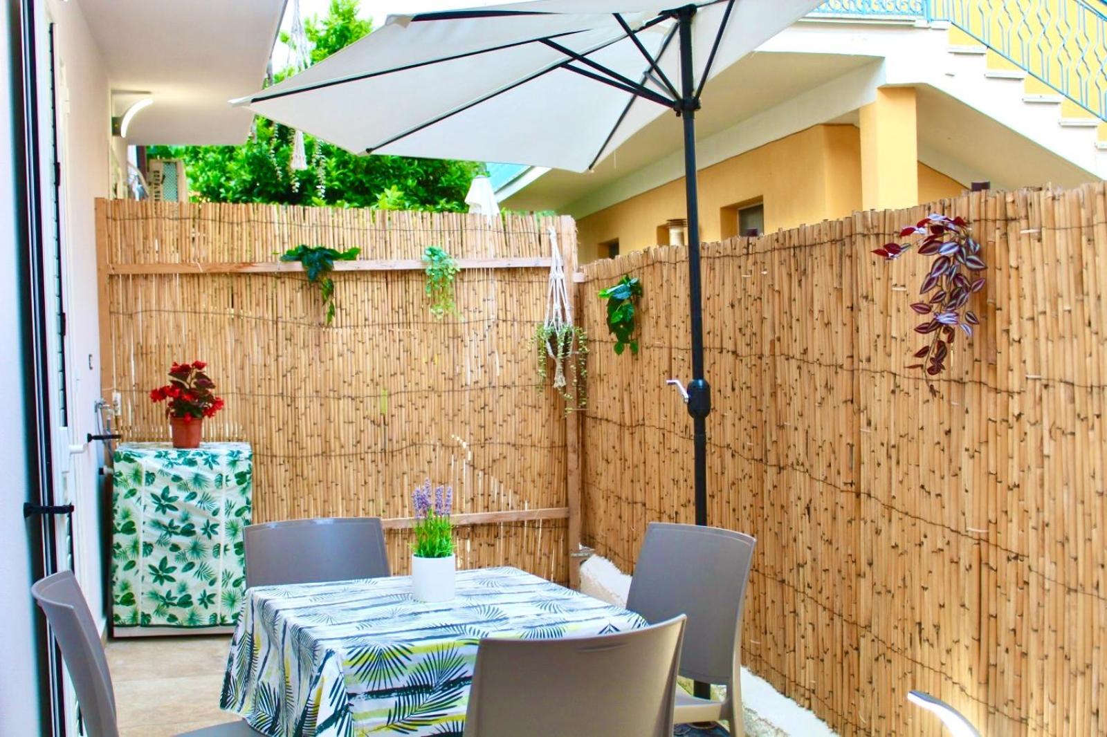 Sea Garden Apartments photo 2