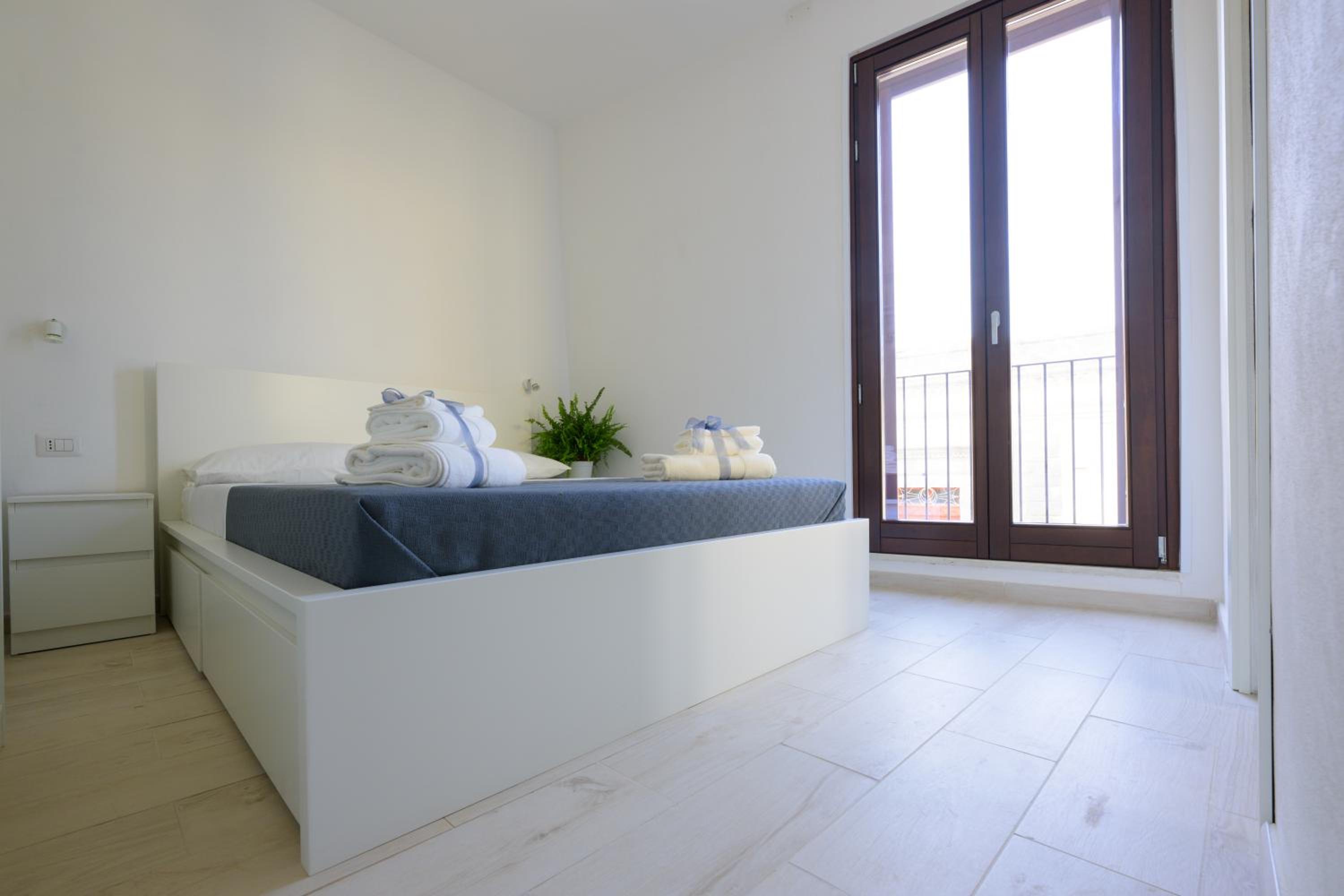 Rosa Barocca view 3