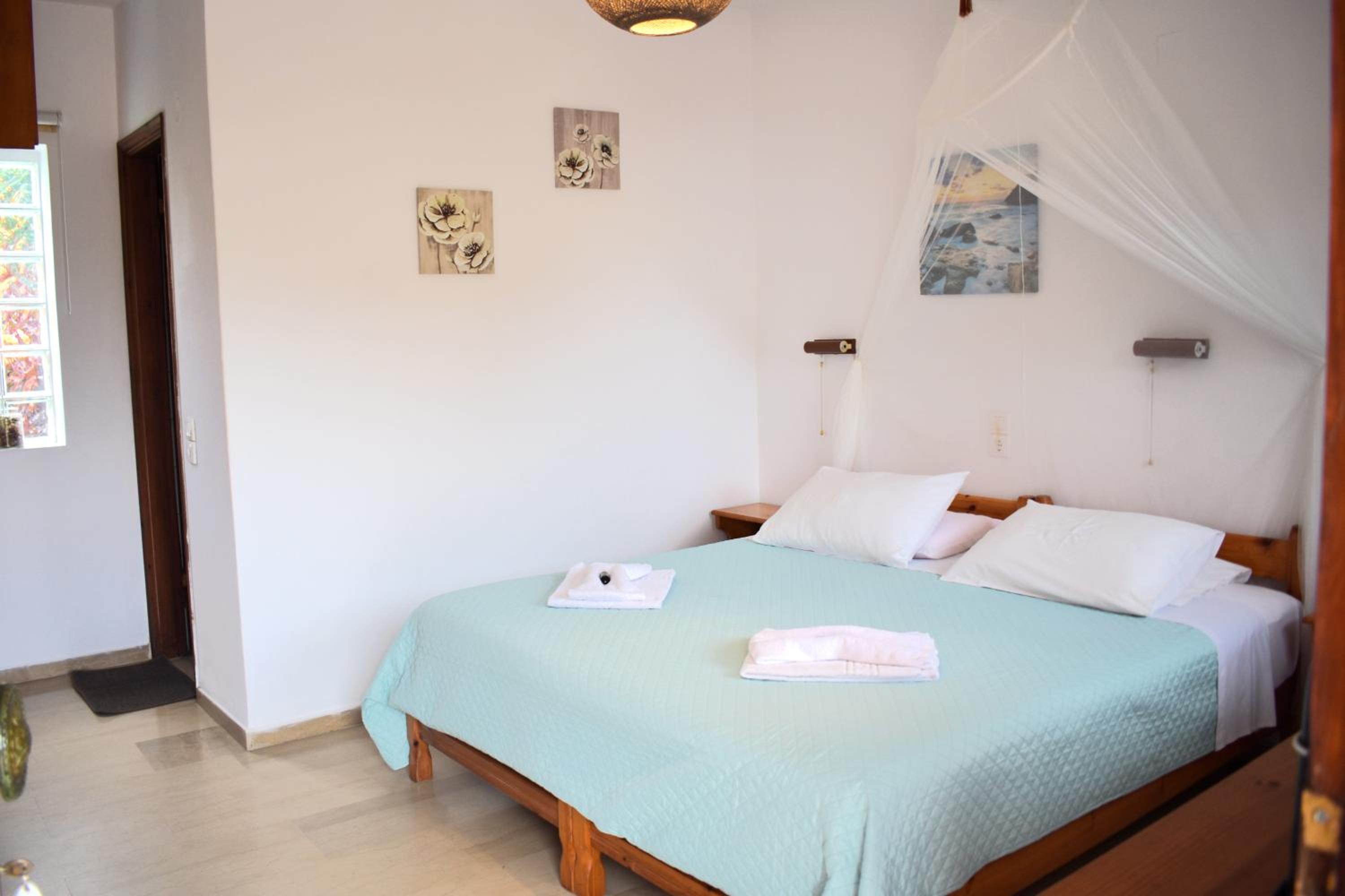 Kostas Apartments & studios