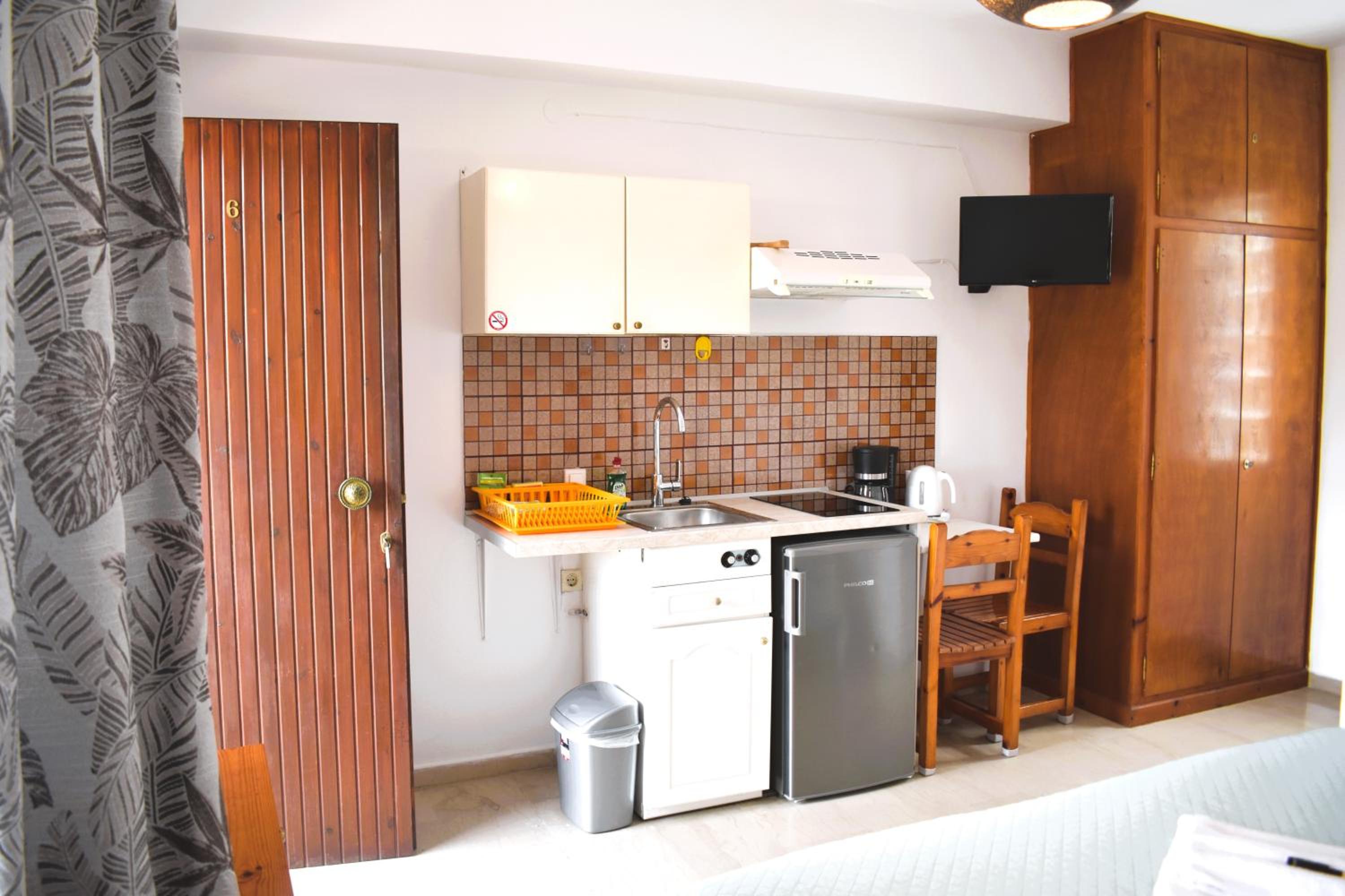Kostas Apartments & studios