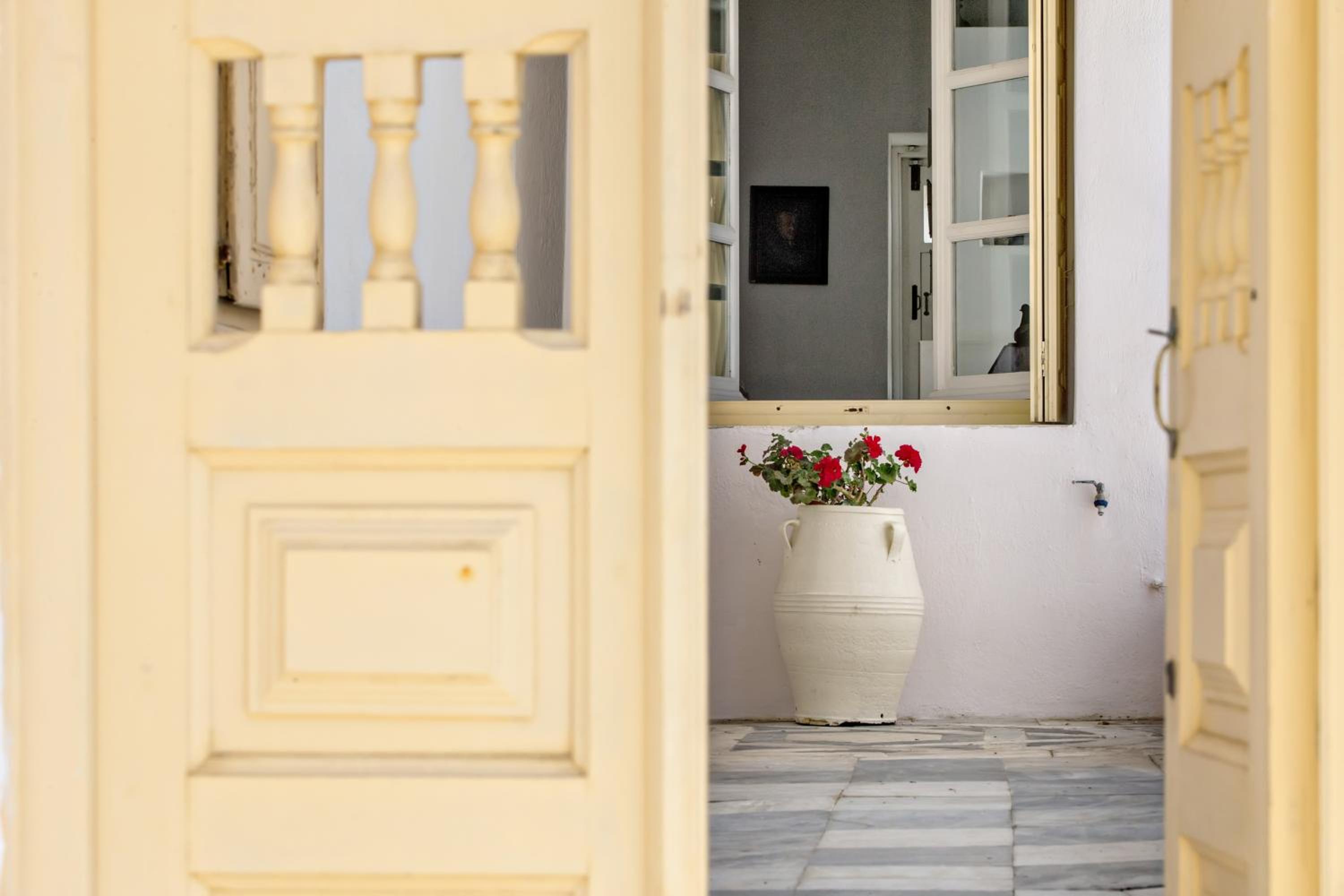 CAMBANIS MΑΝSION-Mykonos view 4