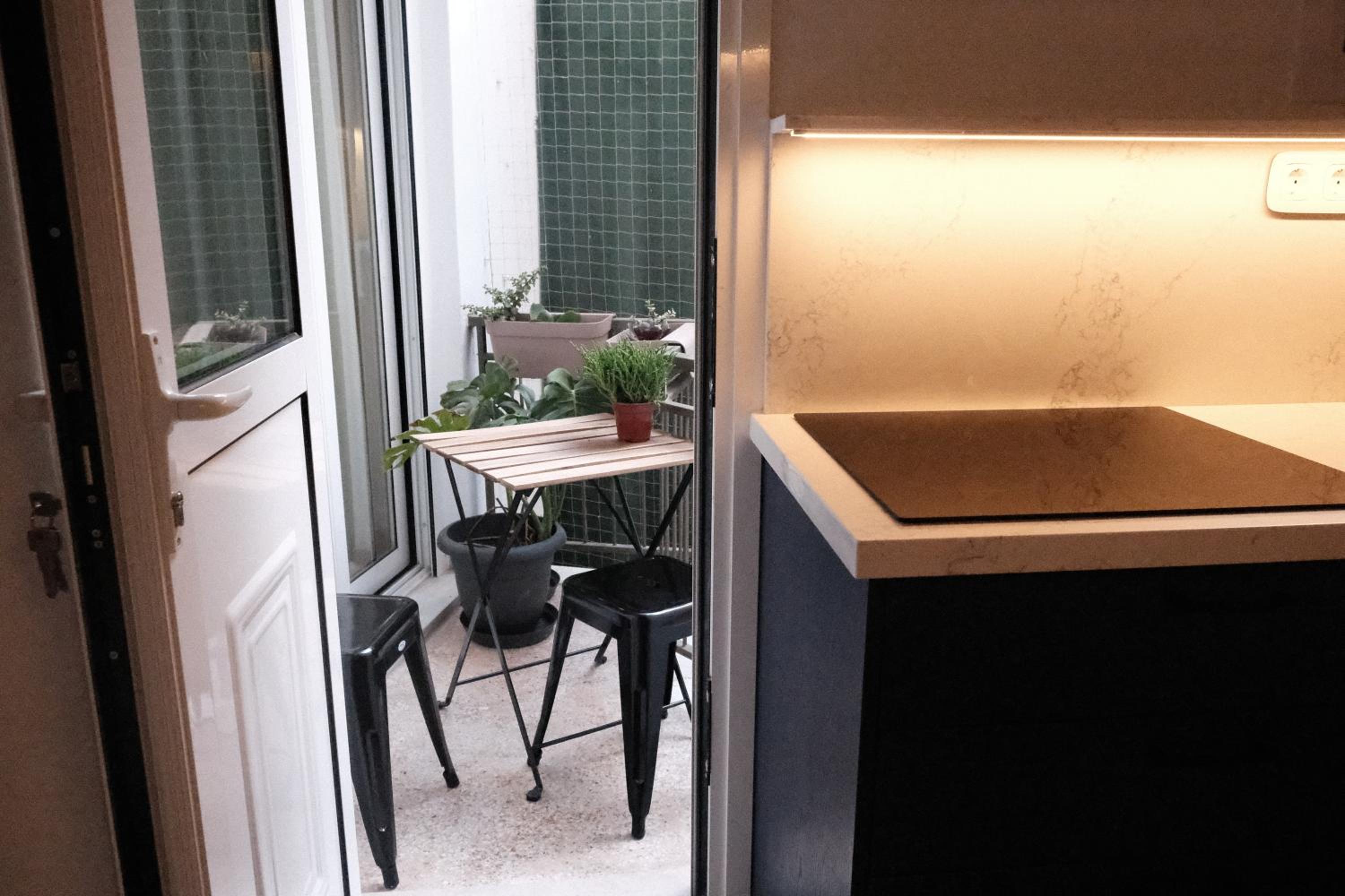Unique 2BD Design Apt with airconditioning near Acropolis