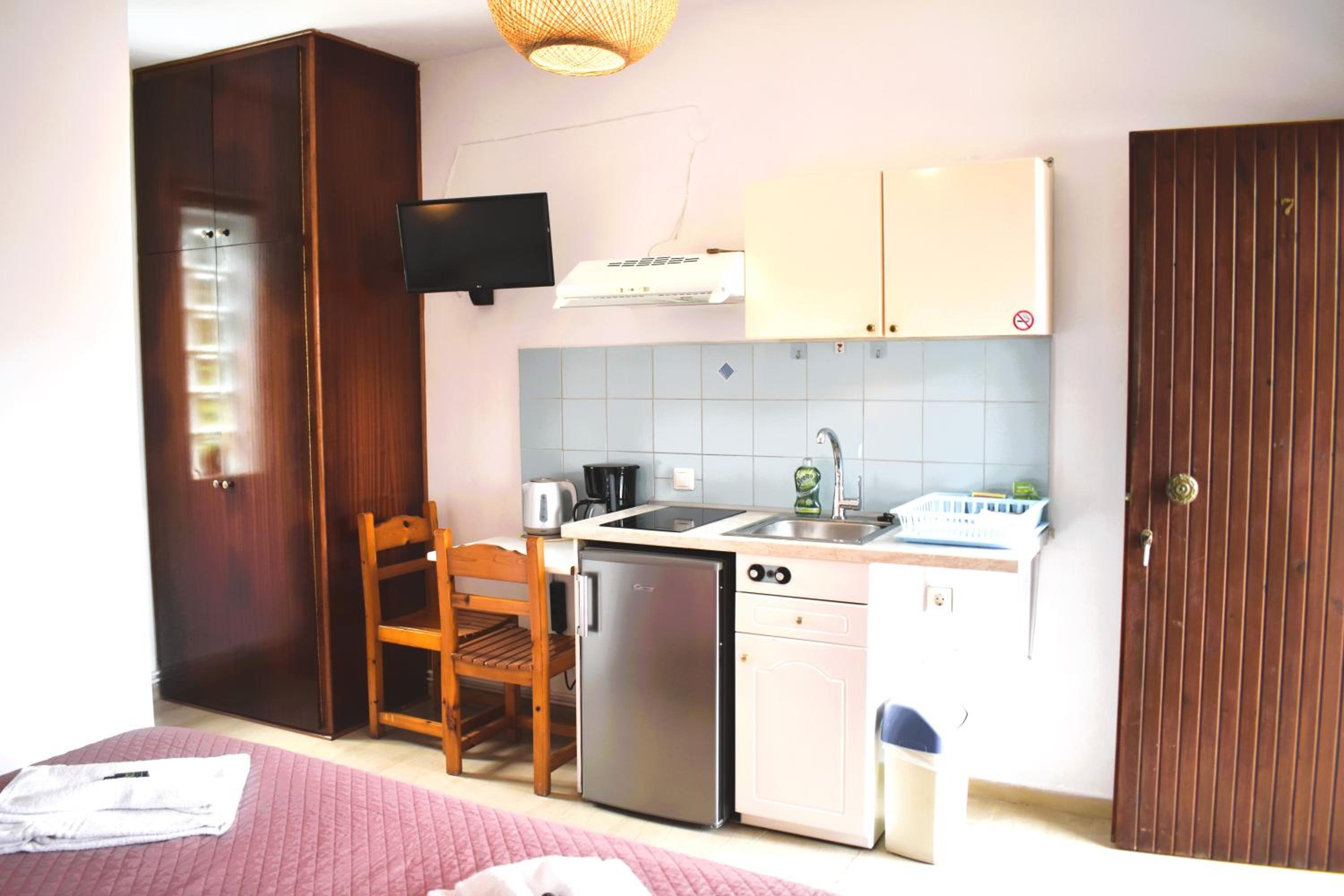 Kostas Apartments & studios