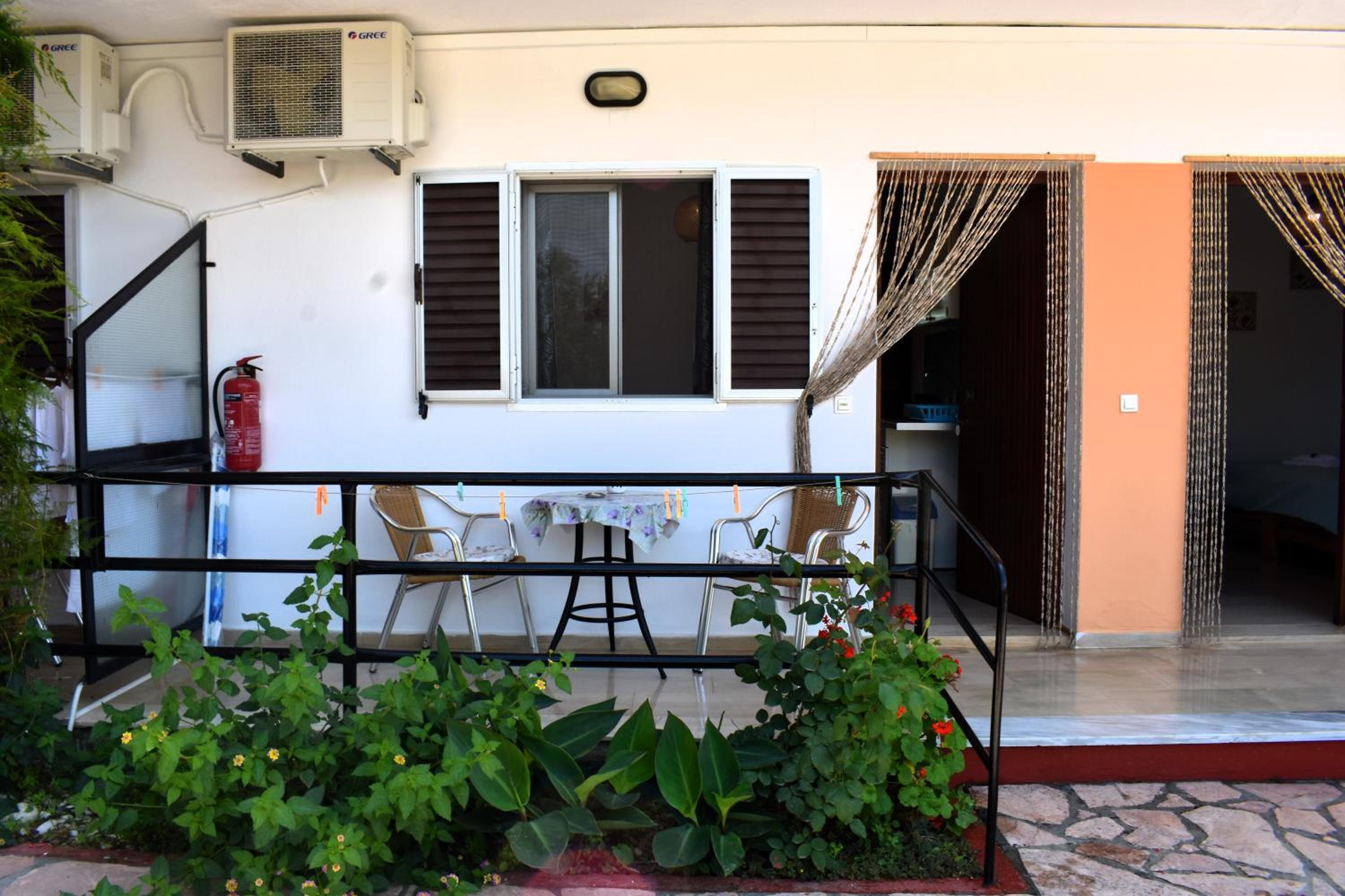 Kostas Apartments & studios