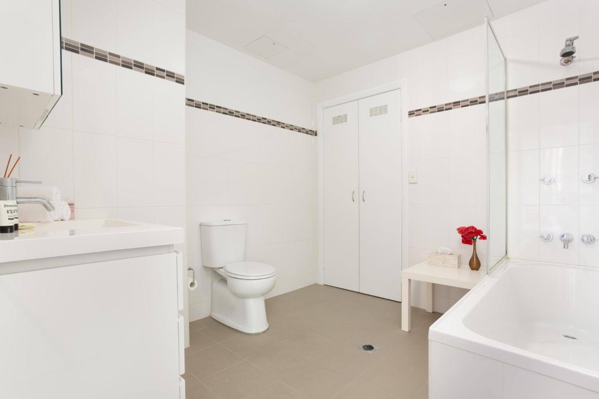 Chic Unit with Rooftop Terrace near Sights & Shops